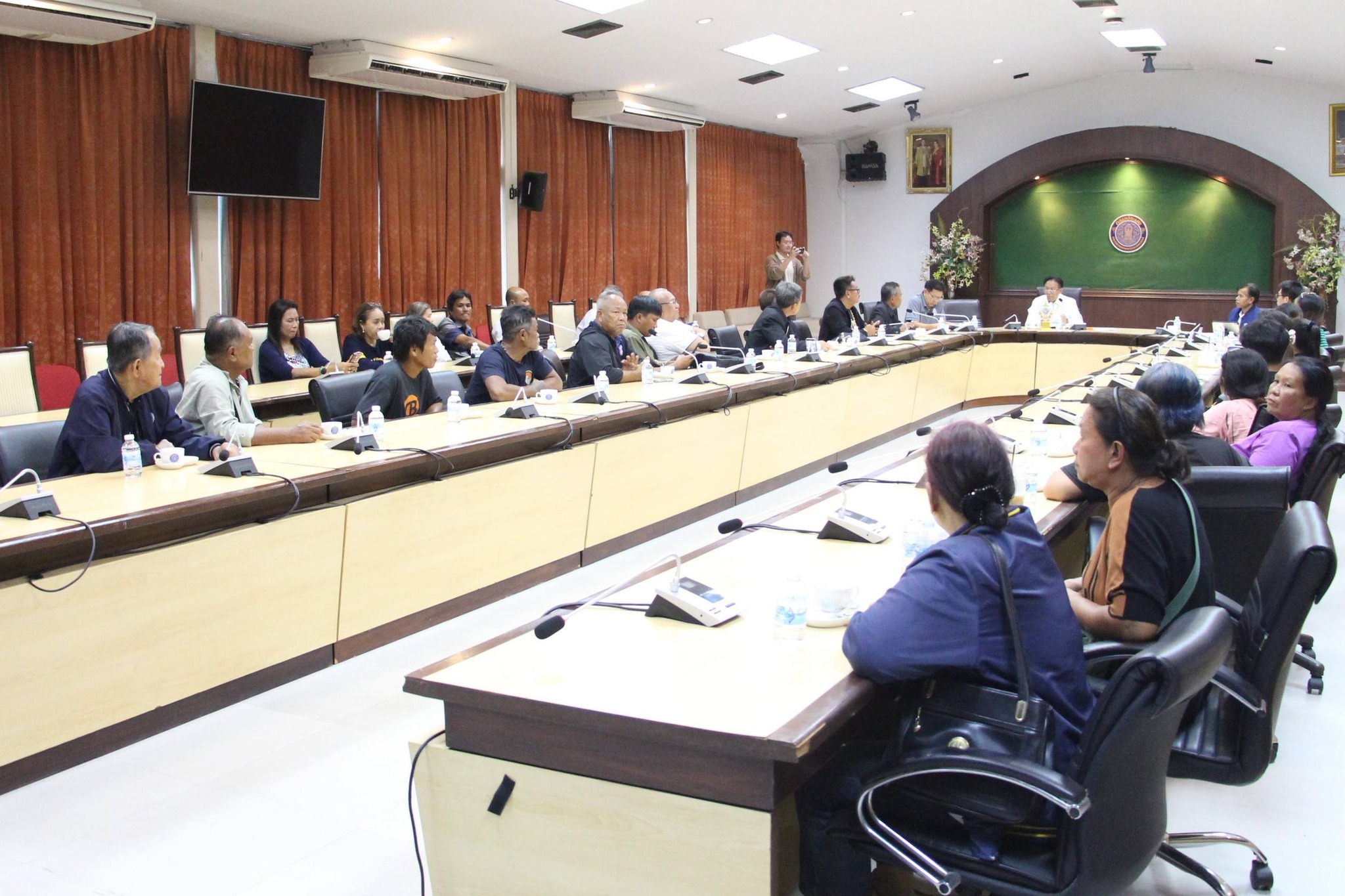 ให้การต้อนรับผู้แทนสมาคมการประ