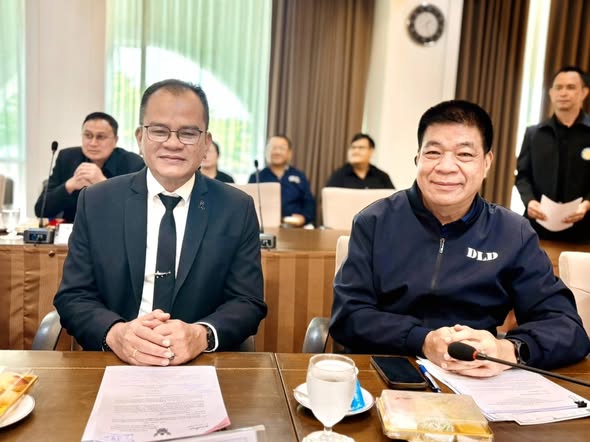 เข้าร่วมประชุมคณะกรรมการบริหาร