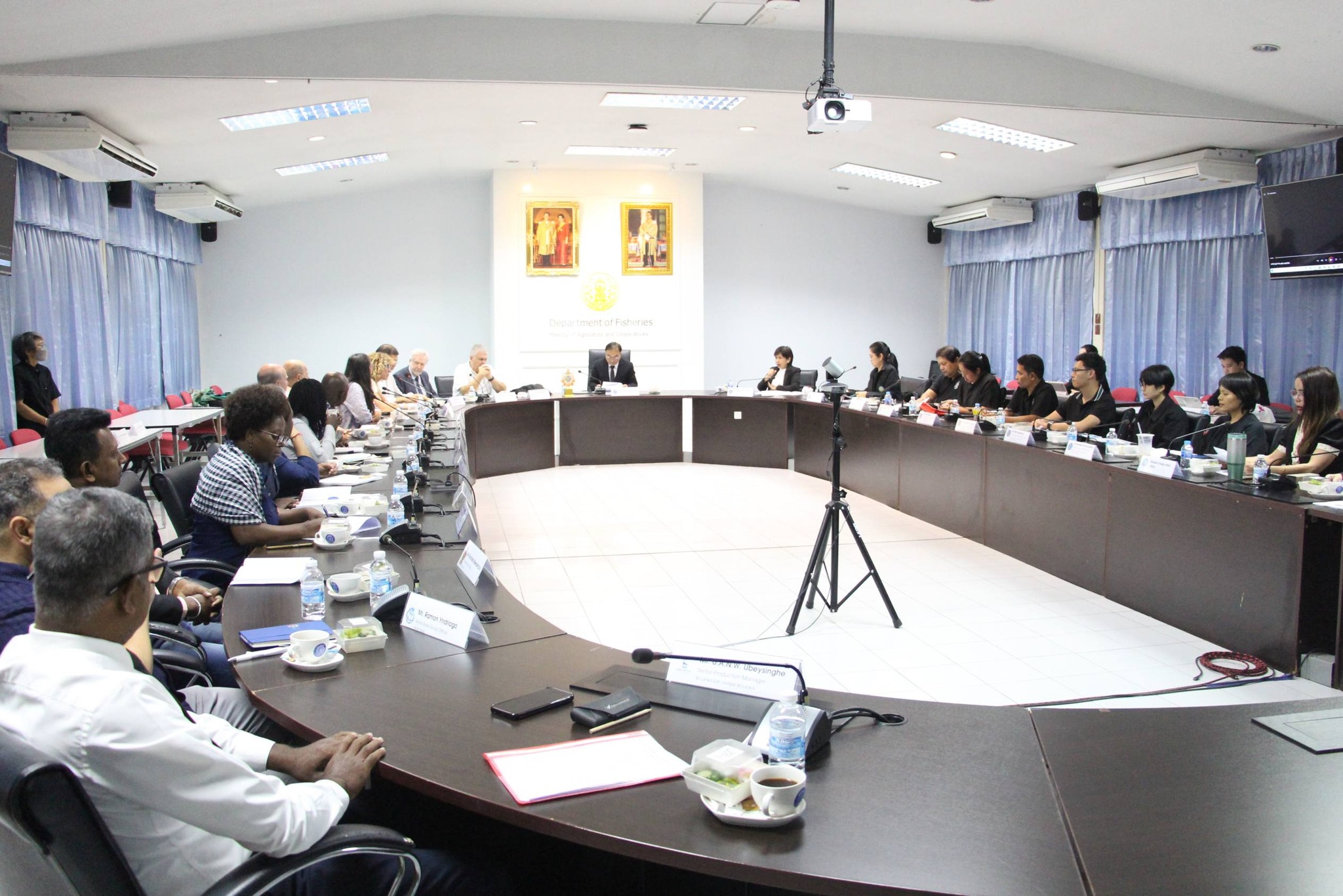 การประชุมระหว่าง กรมประมง และ 