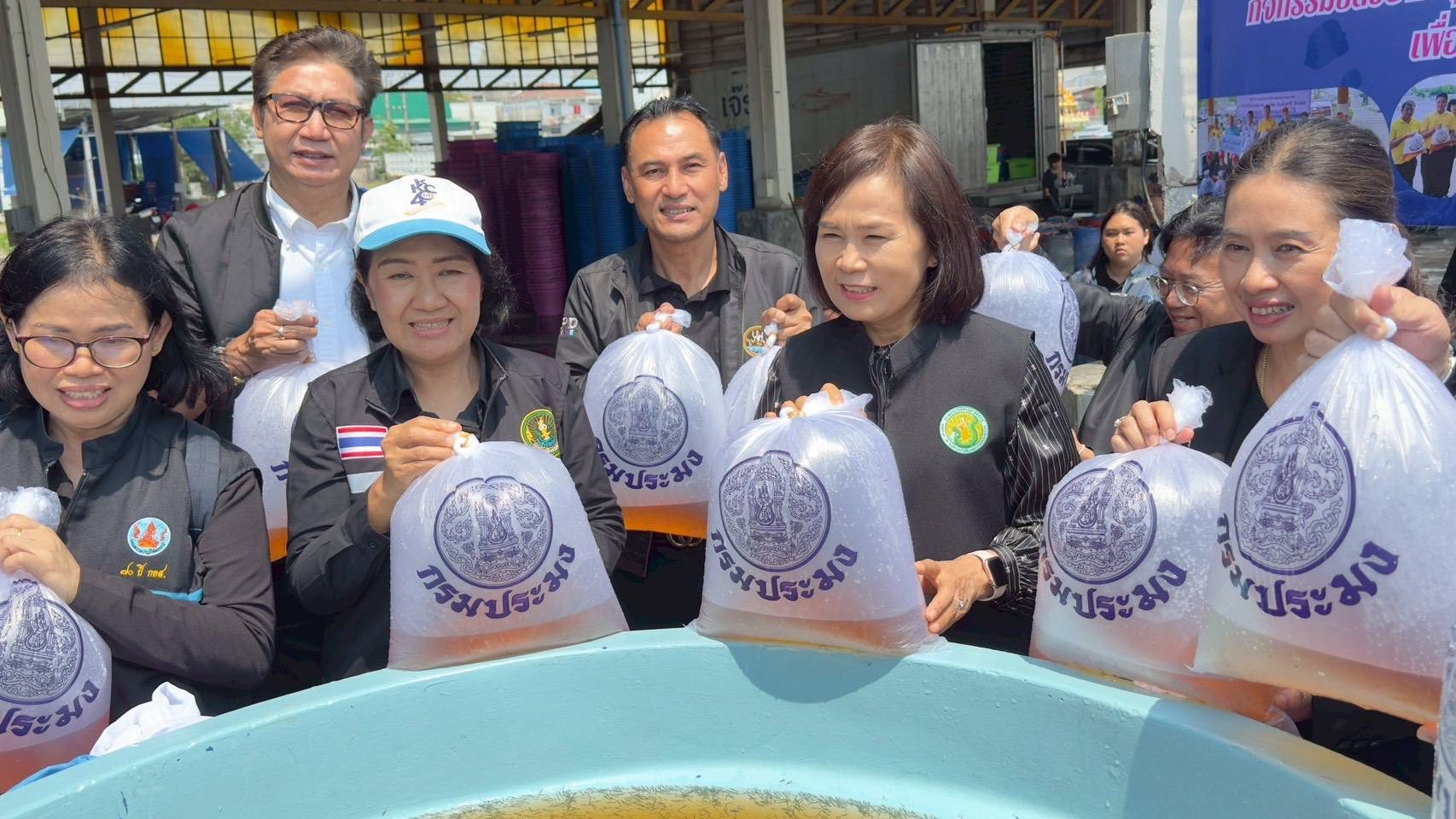 พิธีปล่อยพันธุ์สัตว์น้ำ (กุ้งก..ชมภาพ