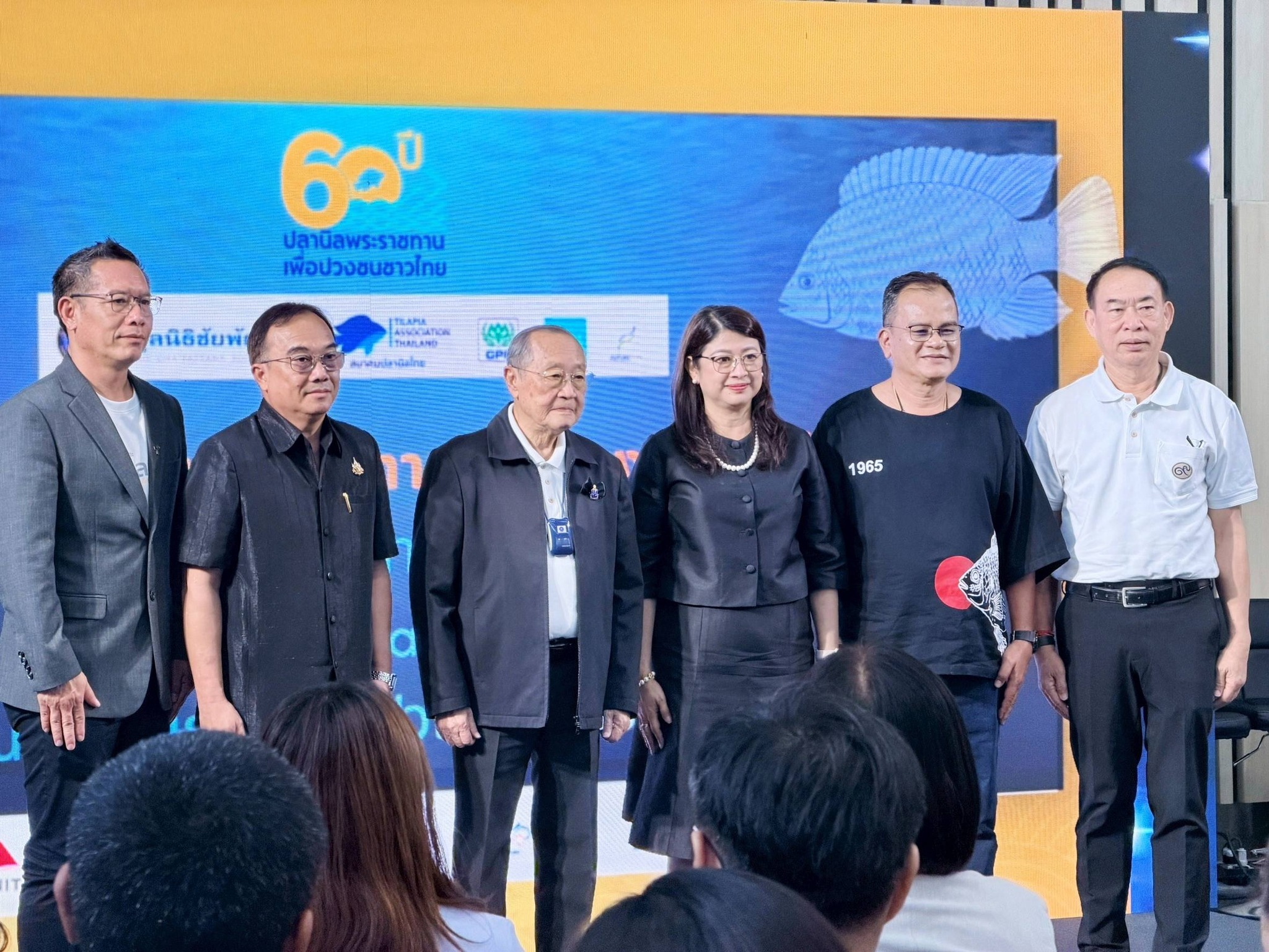 วันที่ 2 กับภาพบรรยากาศงาน “60..ชมภาพ