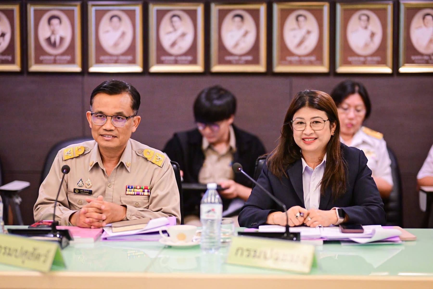 เข้าร่วมการประชุมคณะกรรมการมาต..ชมภาพ