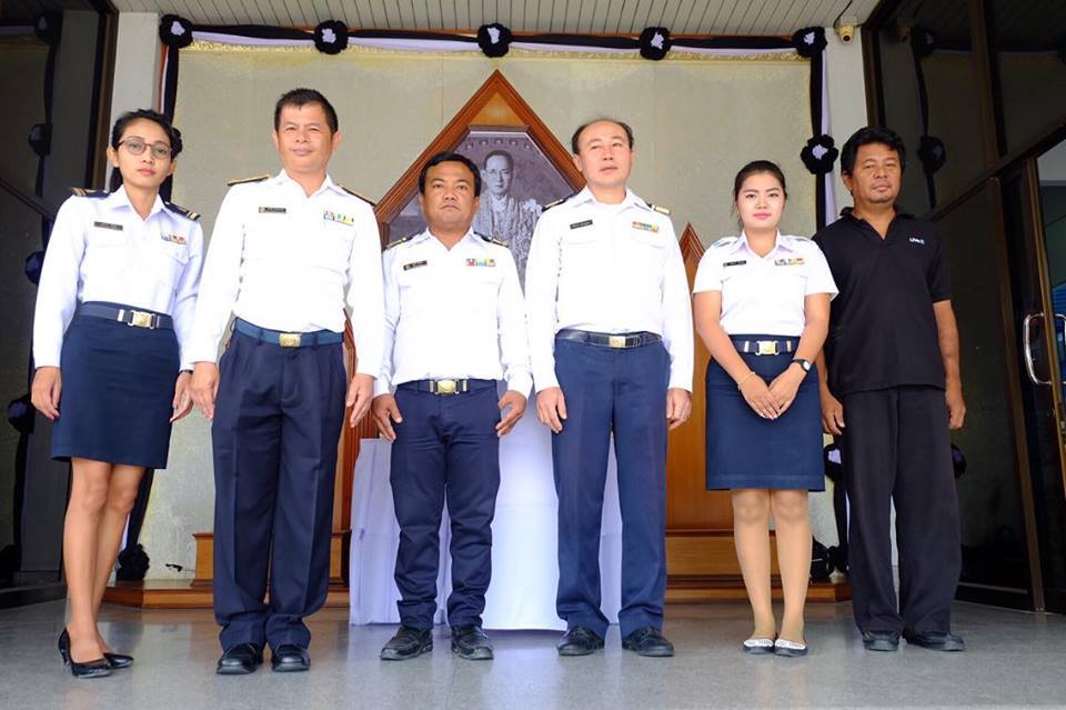 ผอ.ศพจ.เขต9 (ชัยนาท)ร่วมลงนามถวายความอาลัยแด่พระบาทสมเด็จพระเจ้าอยู่หัวในพระบรมโกศ..คลิก