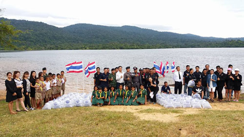 ปล่อยปลาเพื่อถวายเป็นพระราชกุศล..คลิก
