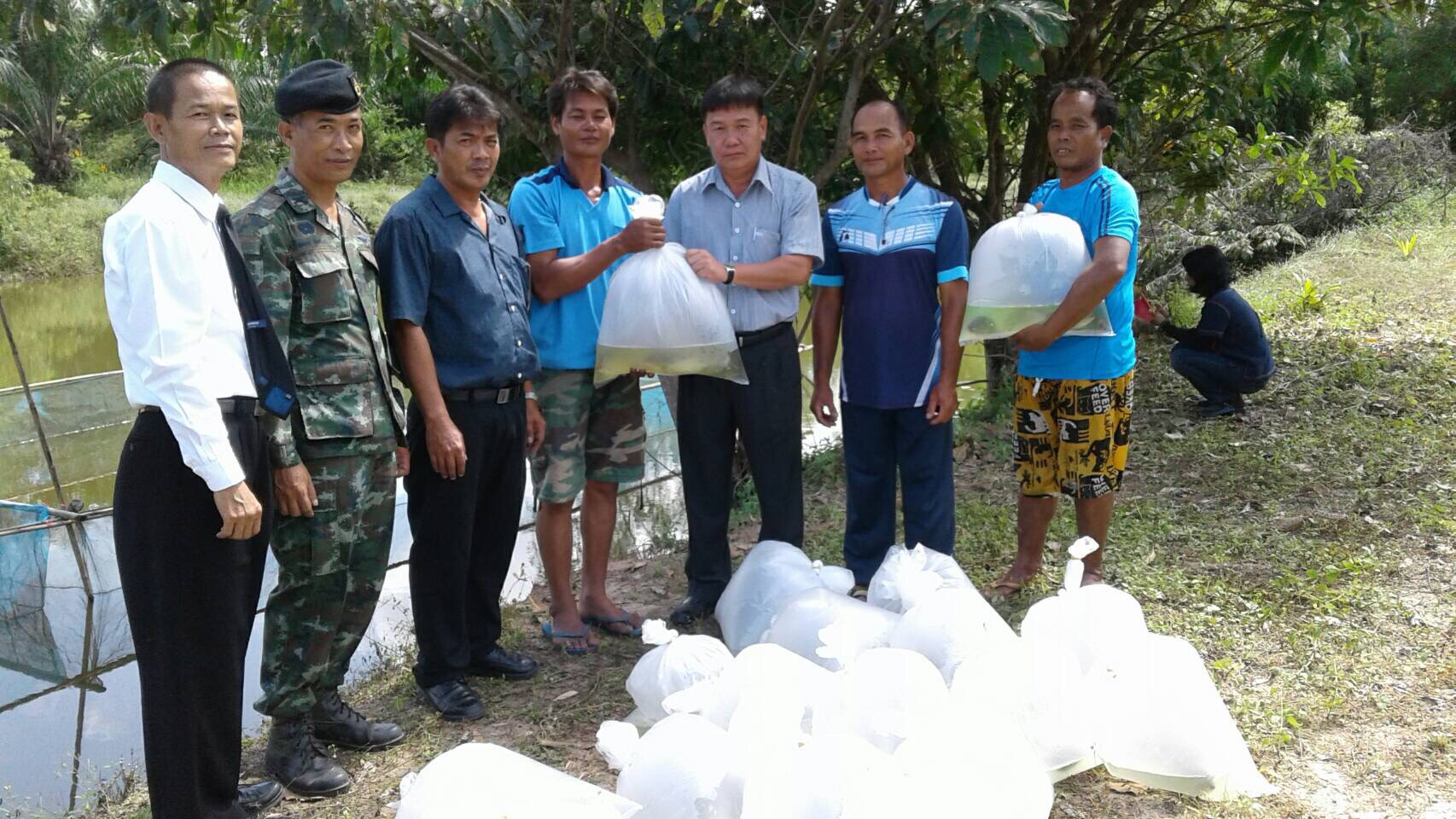 มอบพันธุ์ปลานิลจิตรลดาให้กับเกษตรกร โครงการธนาคารสายพันธุ์ปลานิลจิตรลดาจากเกษตรกรสู่เกษตรกร