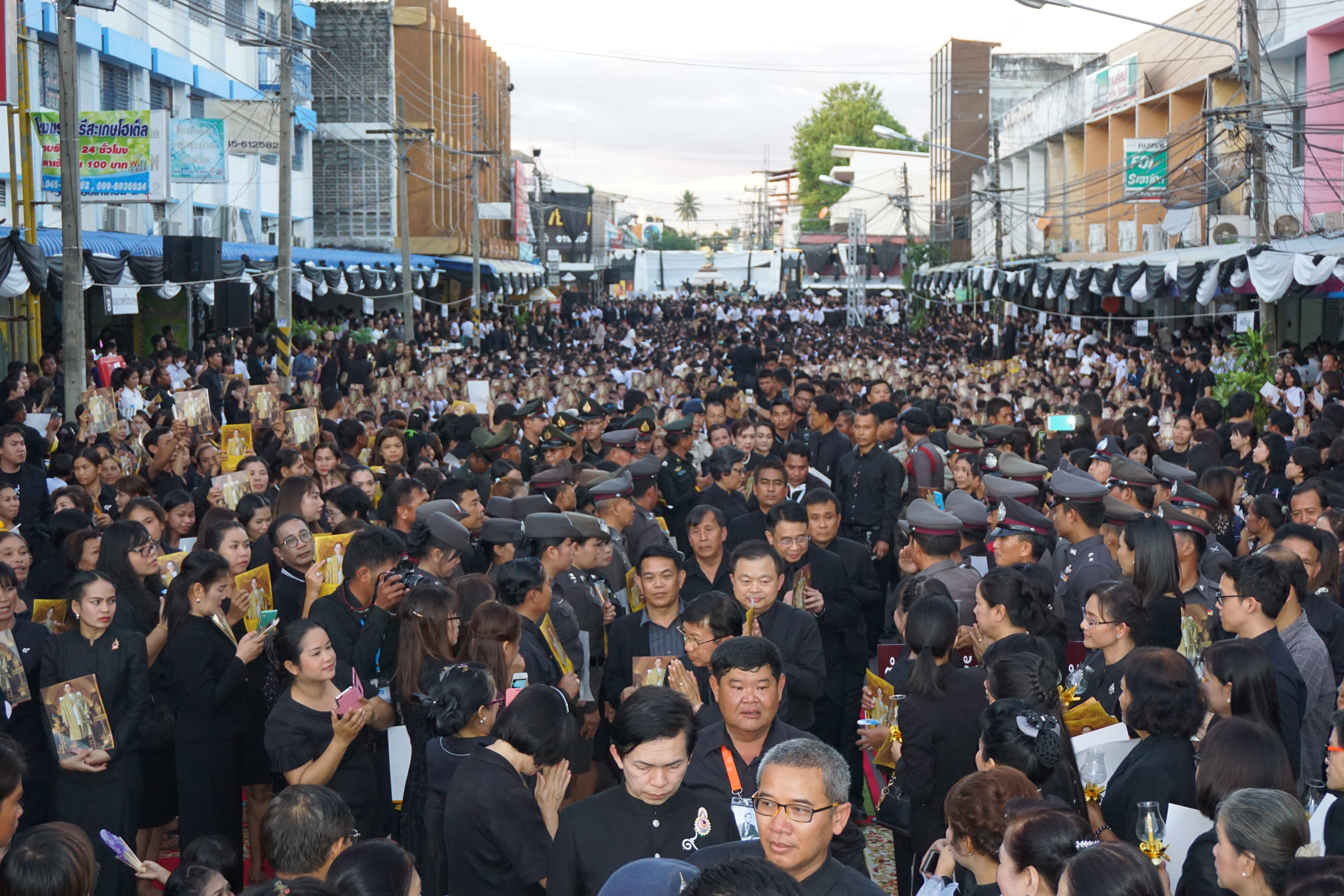 วันที่ 25 พฤศจิกายน 2559