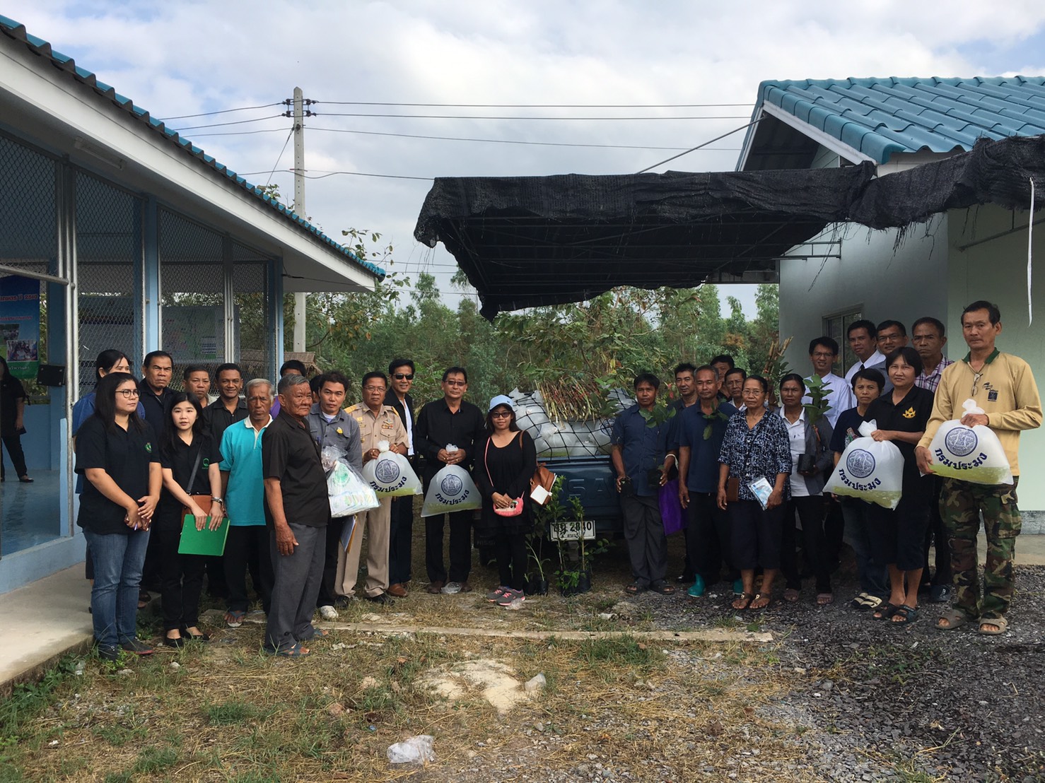 ศูนย์วิจัยและพัฒนาการเพาะเลี้ยงสัตว์น้ำจืดสระบุรี เข้าร่วมพิธีมอบปัจจัยการผลิต และส่งมอบพันธุ์สัตว์น้ำโครงการเกษตรทฤษฎีใหม่ที่อำเภอวิหารแดง..คลิก