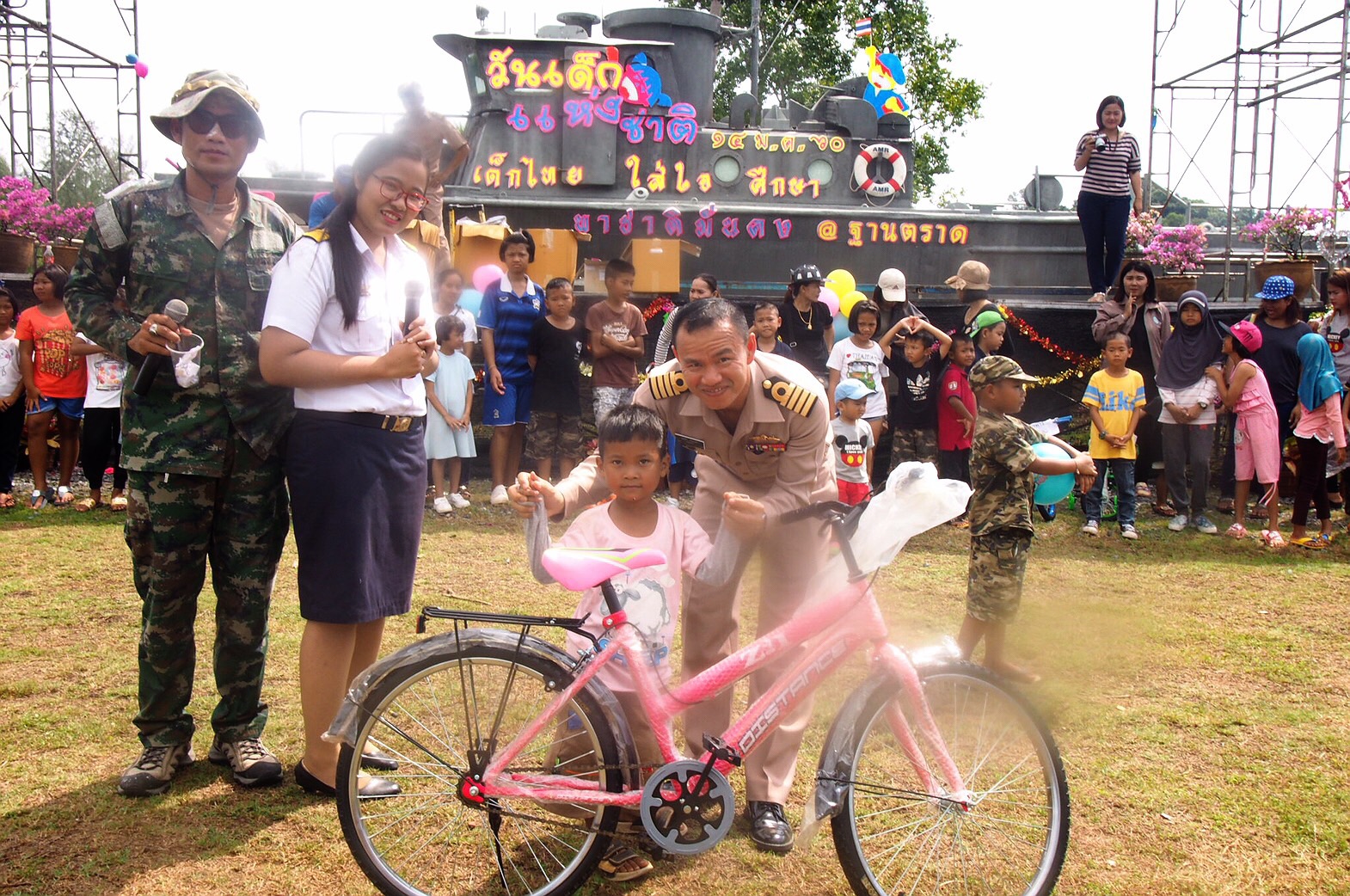 เข้าร่วมกิจกรรม วันเด็กแห่งชาติ ปี 2560 ณ ฐานส่งกำลังบำรุงทหารเรือตราด ทัพเรือภาคที่ ๑..คลิก