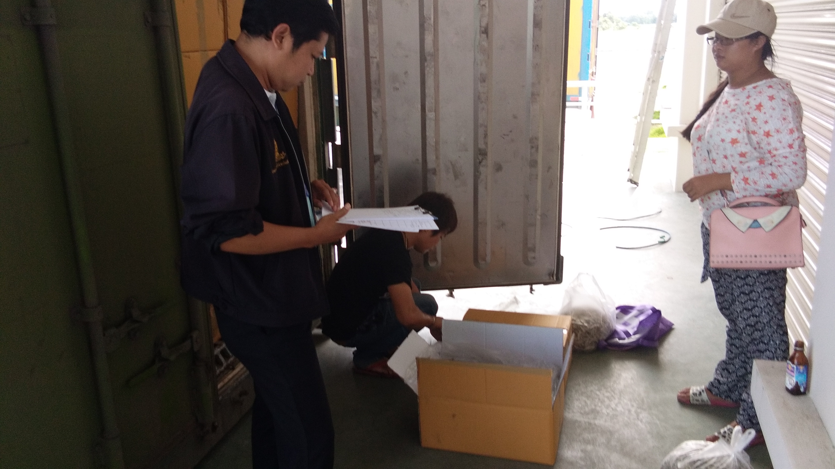 การปฏิบัติงานตรวจสอบป้องกันการค้าสัตว์น้ำที่ผิดกฎหมาย..คลิก