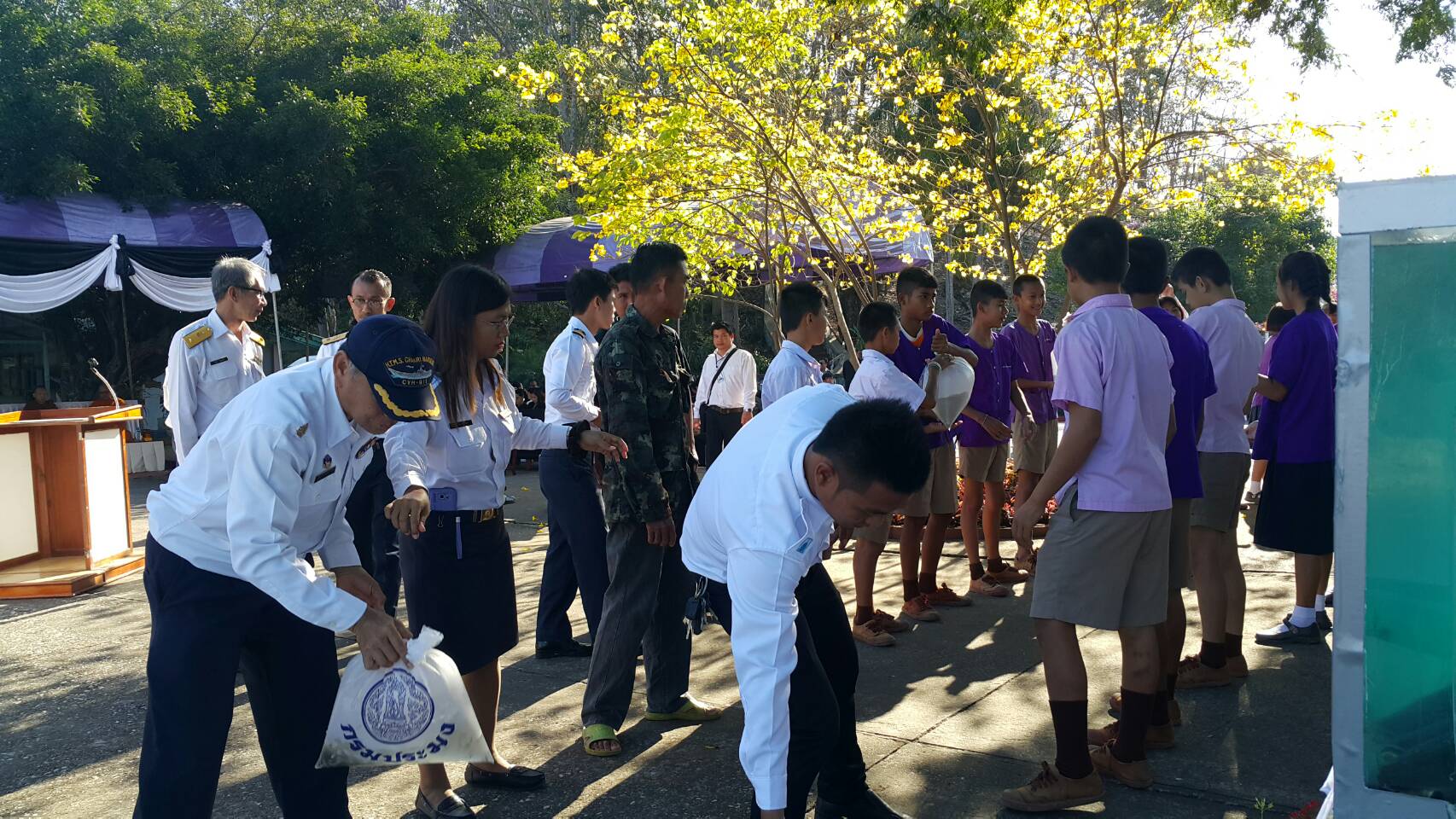 ปล่อยพันธุ์สัตว์น้ำเนื่องในบำเพ็ญพระราชกุศลพระราชกุศลสตมวาร(100 วัน) แห่งการสวรรคต พระบาทสมเด็จพระปรมินทรมหาภูมิพลอดุลยเดช..คลิก