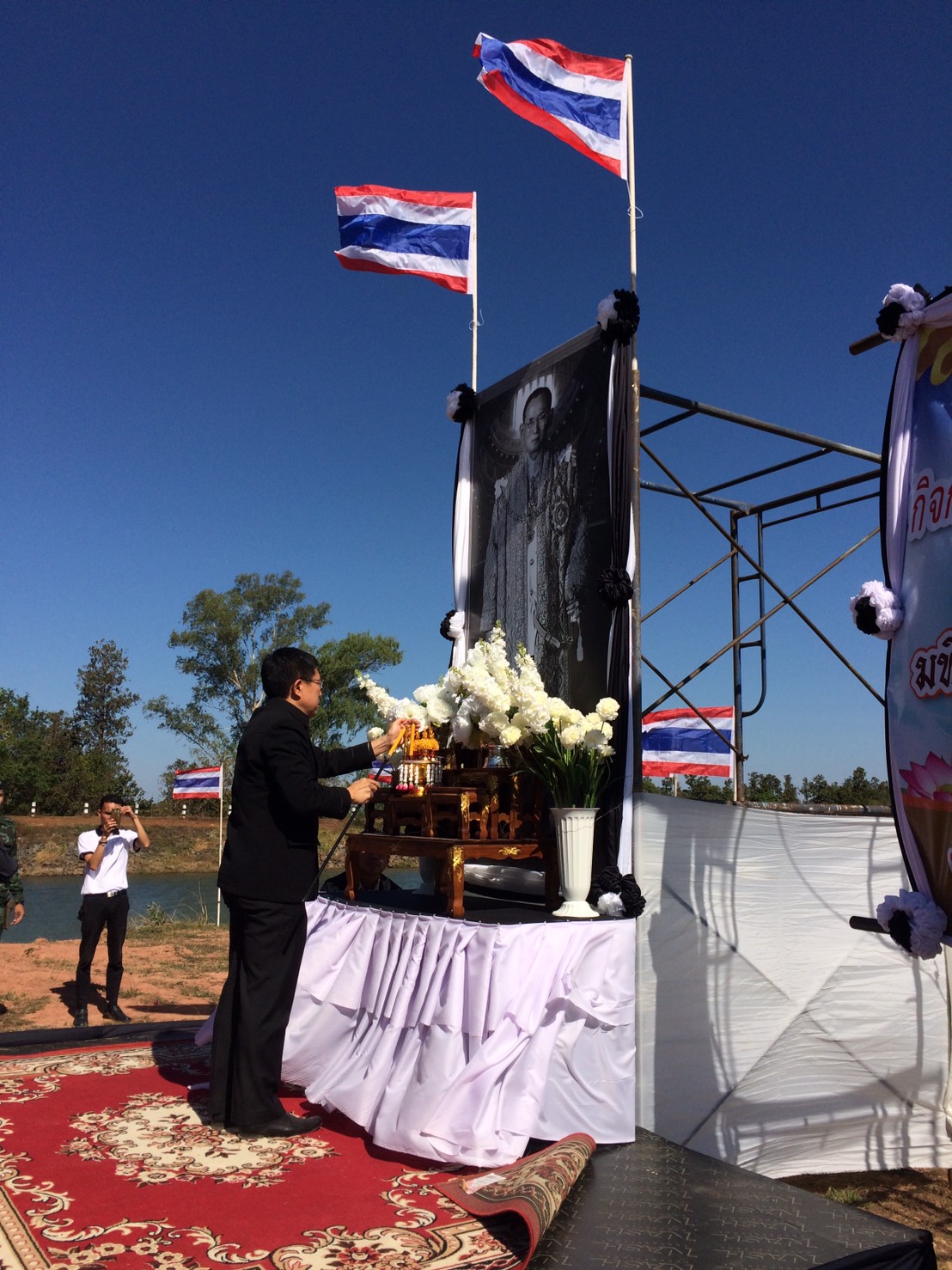 สำนักงานประมงจังหวัดอุบลราชธานีร่วมกับหน่วยงานในสังกัดกรมประมงจังหวัดอุบลราชธานีร่วมกับเทศบาลตำบลโพธิ์ไทร จัดกิจกรรมปล่อยพันธุ์สัตว์น้ำจำนวน300,089 ตัว เพื่อบำเพ็ญเป็นพระราชกุศล 100 วัน พระบาทสมเด็จพระปรมิทรมหาภูมิพลอดุลยเดช..คลิก