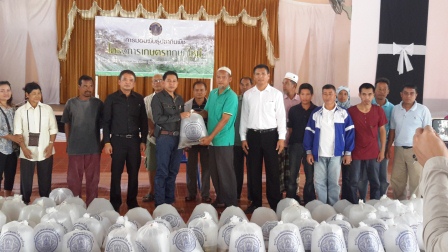ส่งมอบปัจจัยการผลิต (ปลากินพืช) ให้กับสำนักงานประมงจังหวัดนราธิวาส  ในโครงการเกษตรทฤษฏีใหม่ ในวันที่ 19-20 มกราคม 60..คลิก