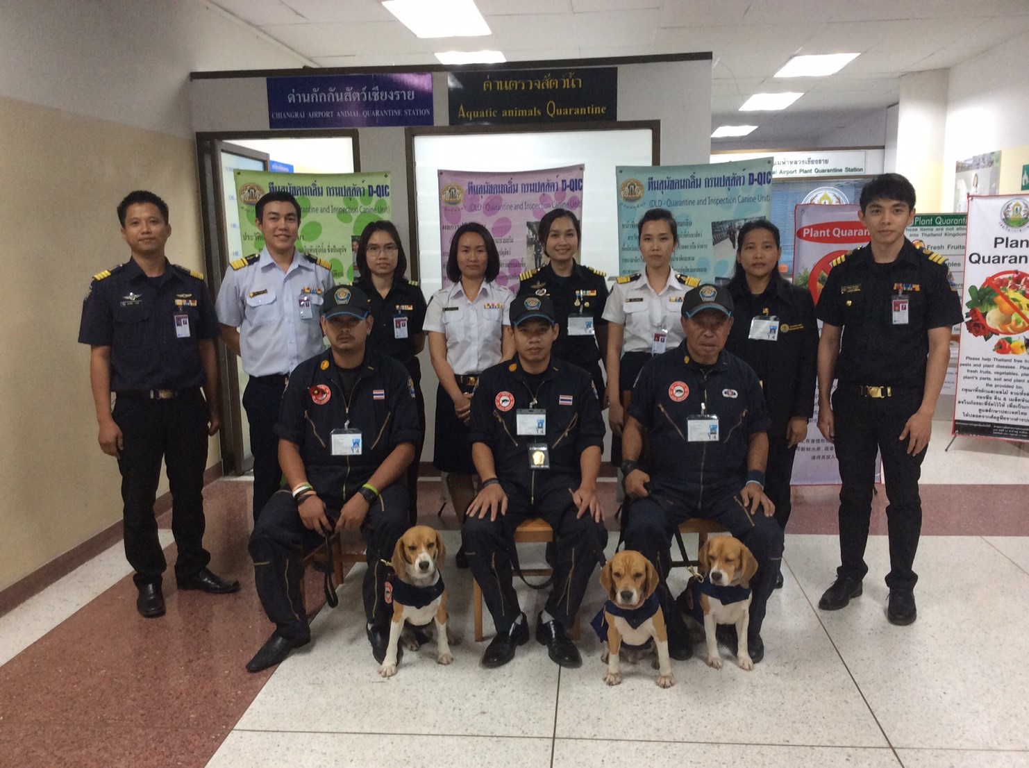 ปฏิบัติงานตรวจร่วมกับเจ้าหน้าที่ด่านกักกันสัตว์จังหวัดเชียงราย และชุดสุนัขดมกลิ่นด่านกัักกันสัตว์ท่าอากาศยานสุวรรณภูมิ  ณ ท่าอากาศยานแม่ฟ้าหลวงเชียงราย..คลิก