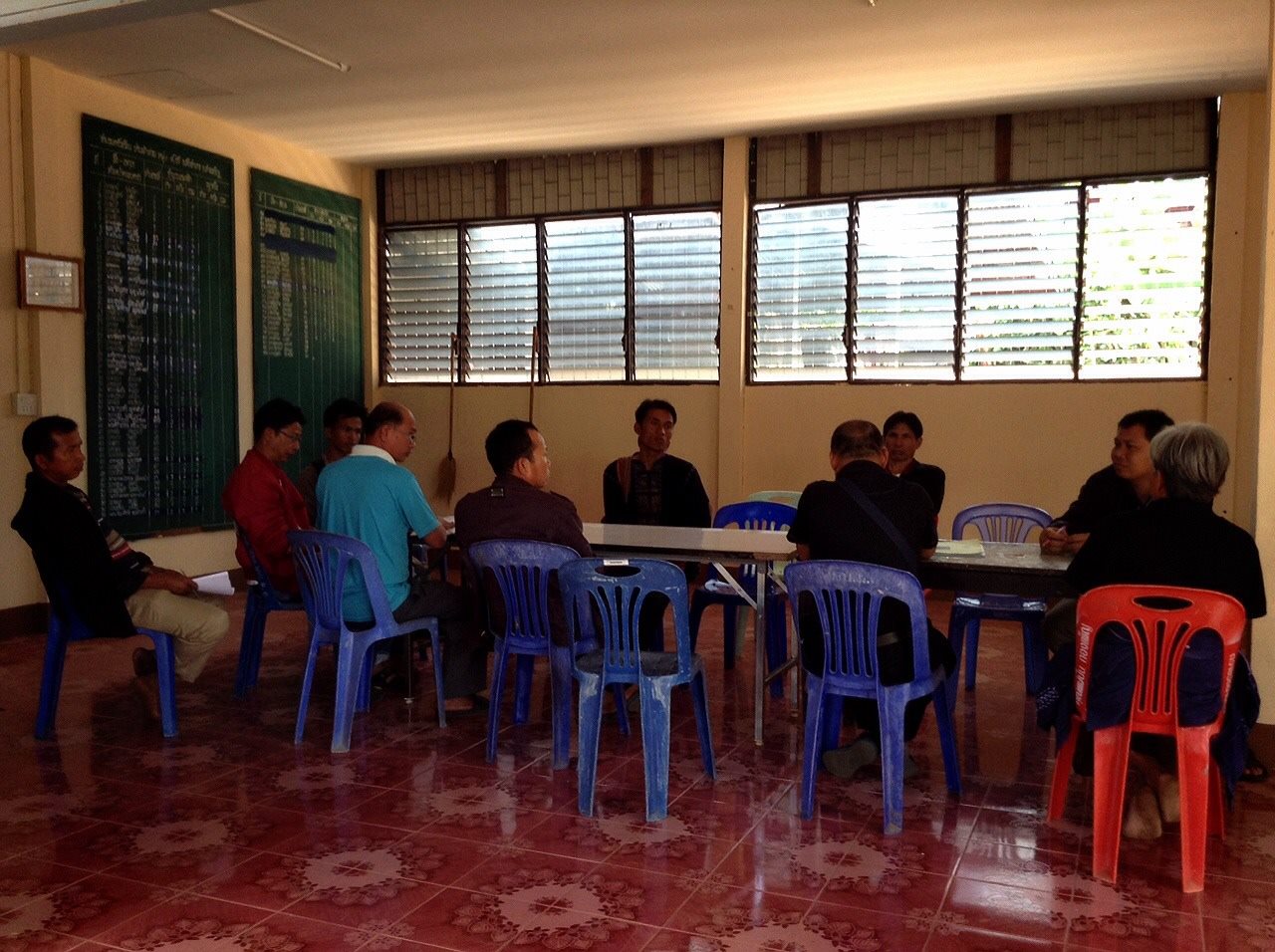 เข้าประชุมชี้แจงโครงการธนาคารปลาให้กับเกษตรกร ณ ศูนย์ปฏิบัติการต่อสู้เพื่อเอาชนะยาเสพติด บ้านฟ้าห่วน หมู่ 6 ตำบลไร่ขี อำเภอลืออำนาจ (ศตส.ม.)..คลิก