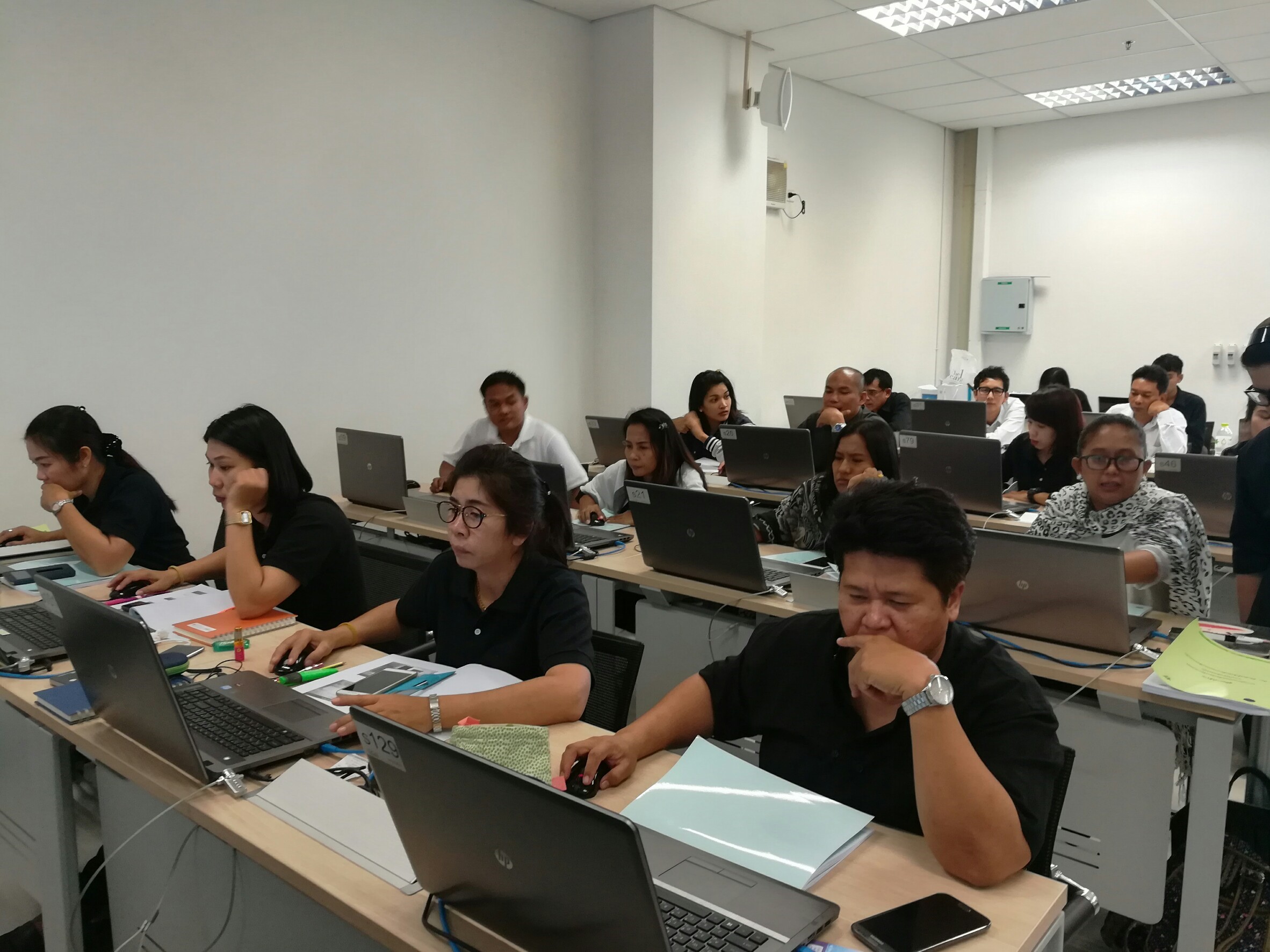วันที่ 6-7 มีนาคม 2560 ศูนย์เทคโนโลยีสารสนเทศและการสื่อสาร จัดอบรมหลักสูตร “การใช้งานระบบภูมิสารสนเทศเพื่อการบริหารจัดการข้อมูลพื้นที่จับสัตว์น้ำ และระบบบริหารจัดการภัยพิบัติ รุ่นที่ 4”..คลิก