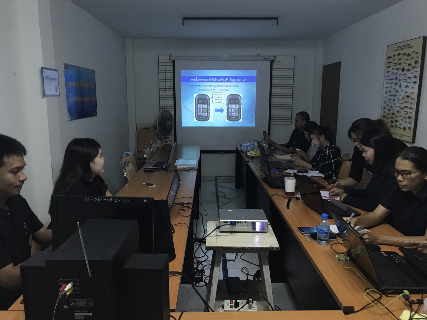 วันที่ 24-26 เมษายน 2560 เจ้าหน้าที่กลุ่มวิจัยและพัฒนาการประยุกต์ใช้เทคโนโลยีอวกาศและภูมิสารสนเทศ ได้ทำการฝึกอบรมและให้คำแนะนำแก่เจ้าหน้าที่สำนักงานประมงจังหวัดตราด ณ ห้องประชุมสำนักงานประมงจังหวัดตราด