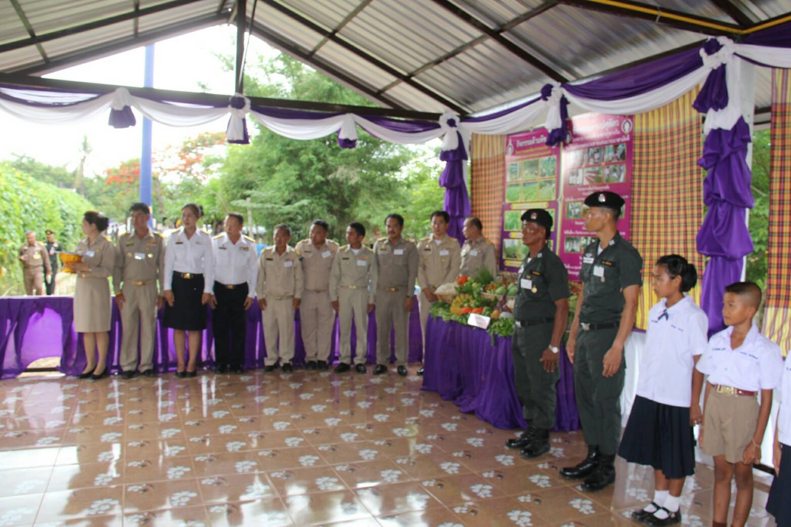 เฝ้ารับเสด็จสมเด็จพระเทพรัตนราชสุดาสยามบรมราชกุมารี ในการเสด็จพระราชดำเนินทรงปฏิบัติพระราชกรณียกิจ..คลิก
