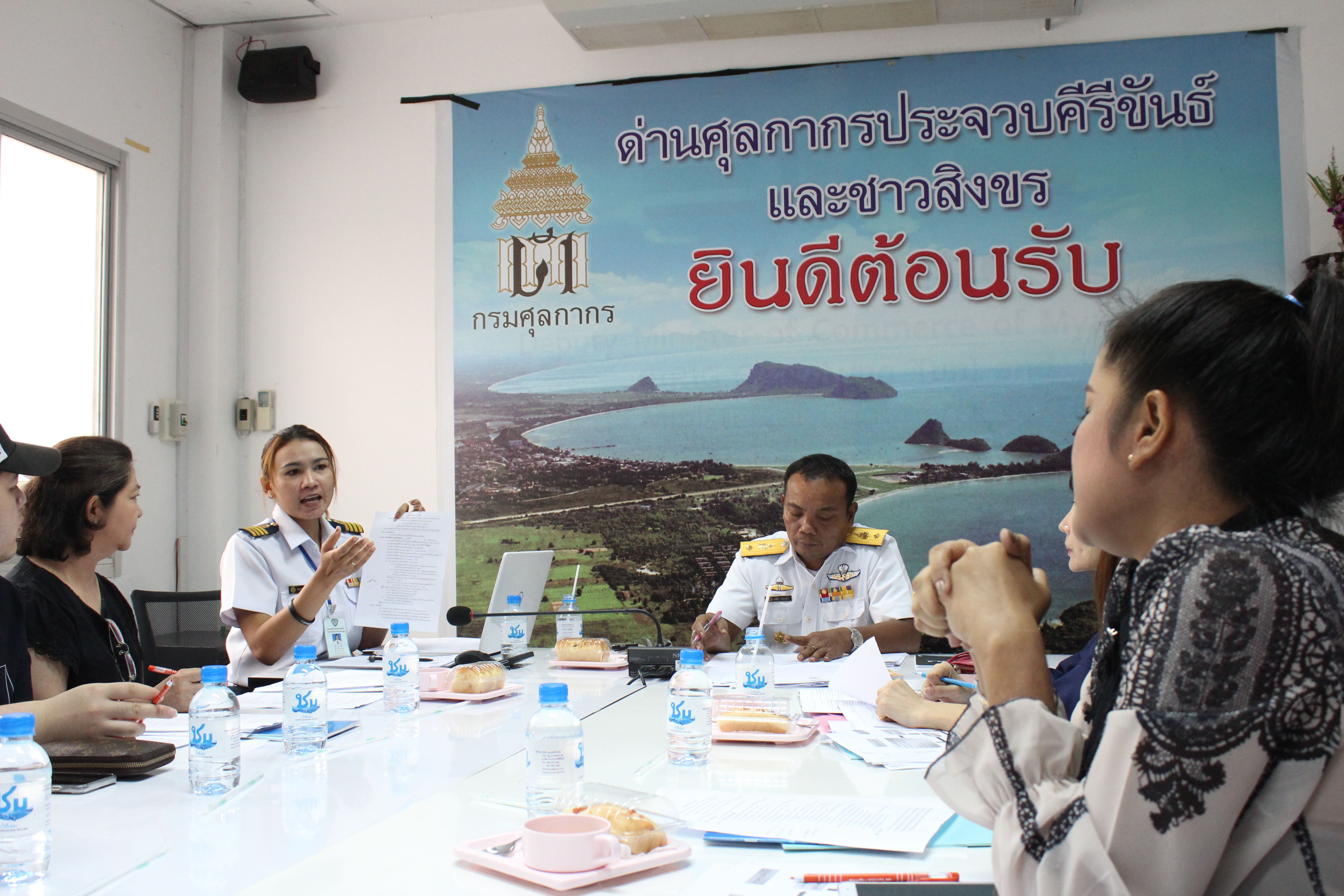 จัดประชุม ผู้ประกอบการ ตัวแทนออกของ เพื่อสร้างความรู้ ความเข้าใจเกี่ยวกับขั้นตอนการให้บริการ กฎหมาย และระเบียบที่เกี่ยวข้อง