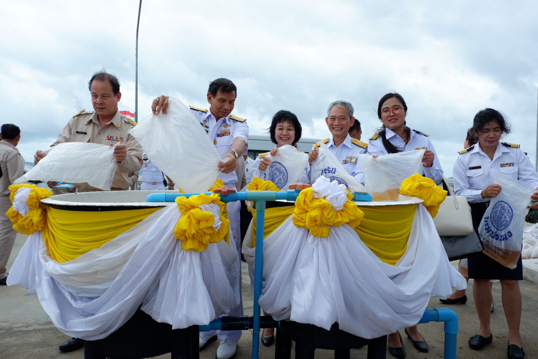 เข้าร่วมพิธีปล่อยพันธ์ุสัตว์น้ำเฉลิมพระเกียรติ เนื่องในวันเฉลิมพระชนมพรรษาพระบาทสมเด็จพระเจ้าอยู่หัววชิราลงกรณ์บดินทรเทพยวรางกูร ณ ฐานส่งกำลังบำรุงทหารเรือตราด..คลิก