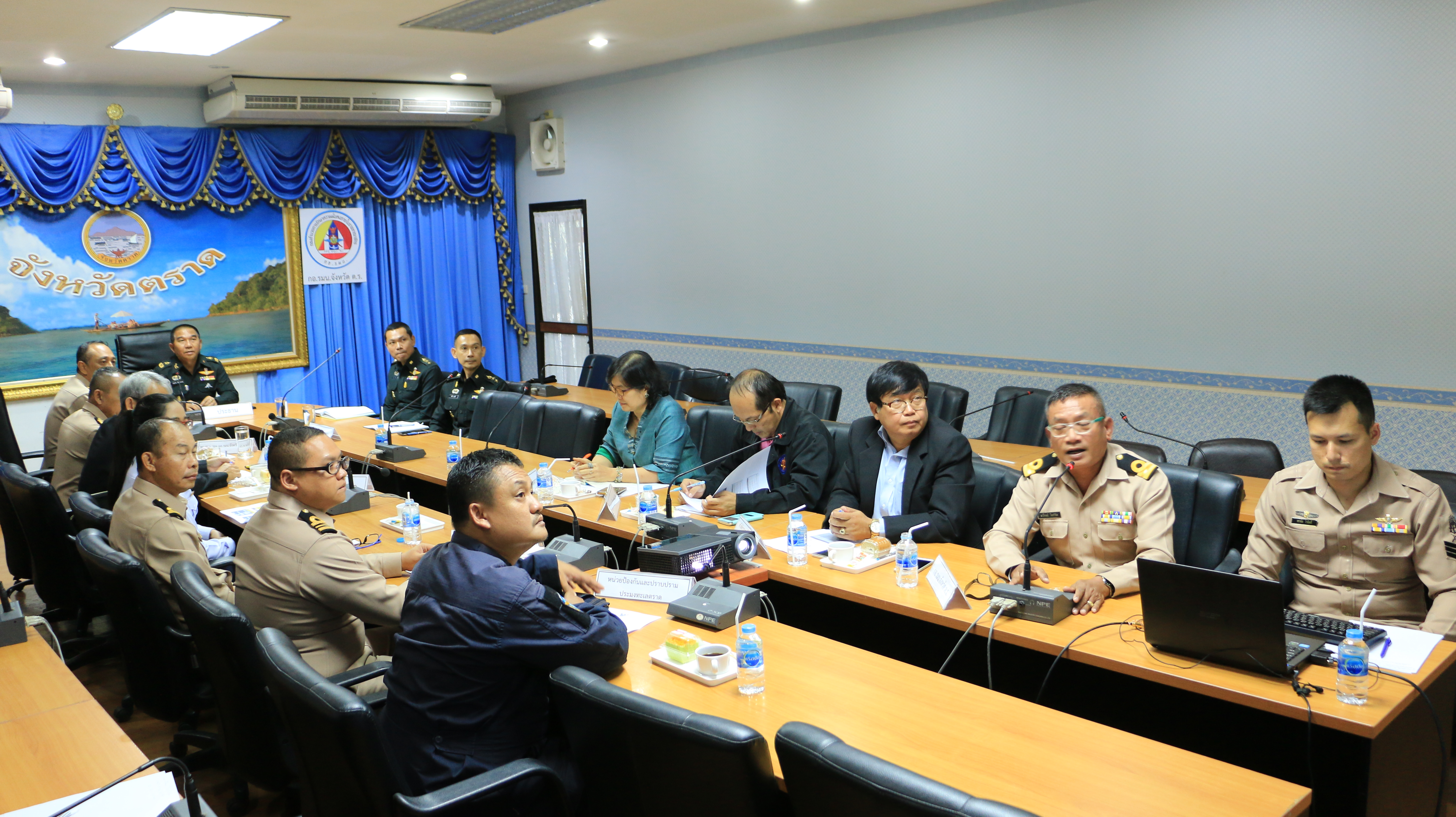 เข้าร่วมประชุมหัวหน้าส่วนราชการของจังหวัดตราด และต้อนรับ พล.ต. กฤตภาส สมิทธิอาภรณ์ รอง ผอ.ศปป.1 กอ.รมน. และคณะ ในการเดินทางมาประสานงานและแก้ไขปัญหาการทำประมงผิดกฏหมาย ณ ห้องประชุมตราดสีทอง ศาลากลางจังหวัดตราด