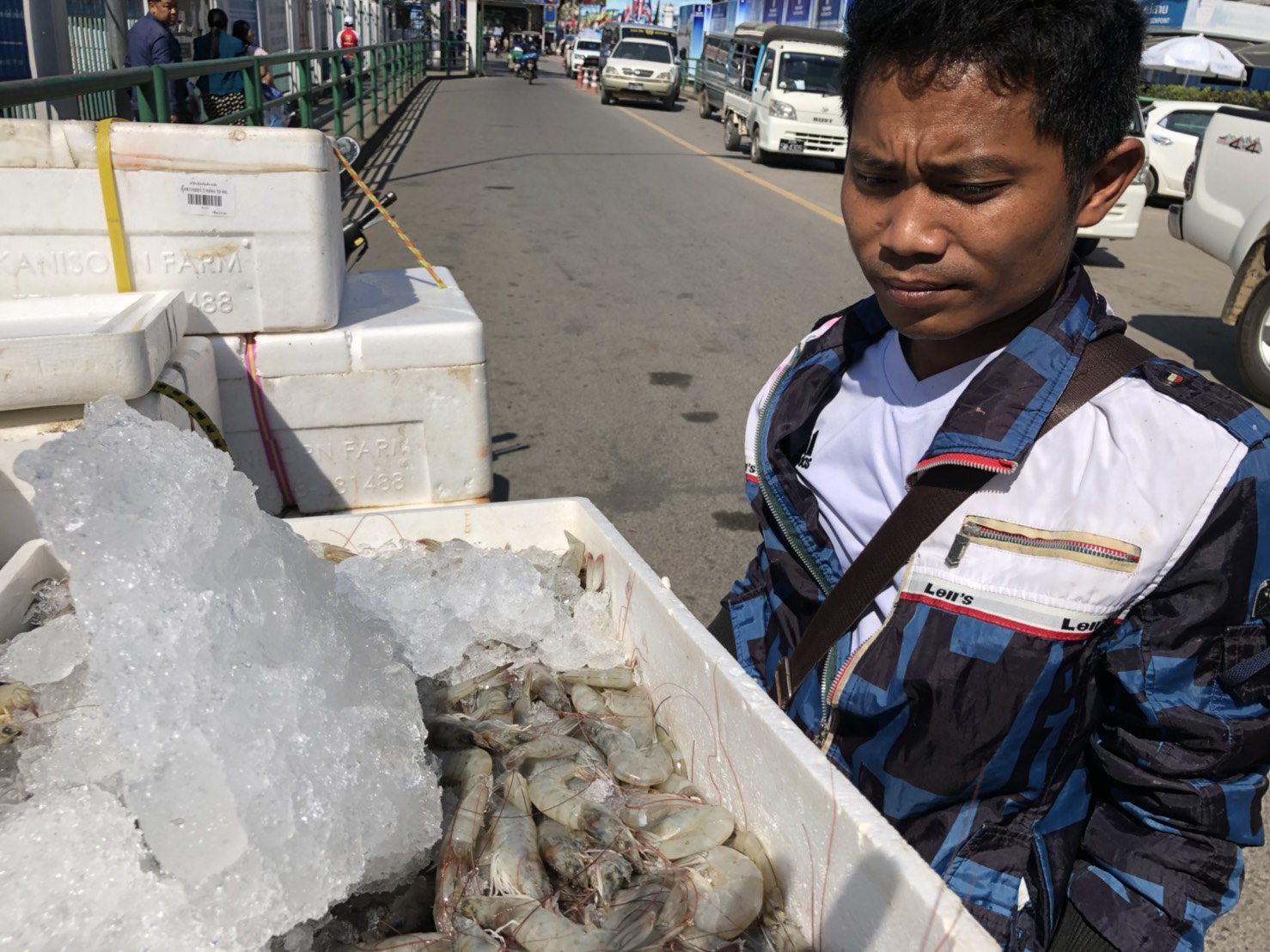 ตรวจสอบสินค้าสัตว์น้ำส่งออกไปยังสาธารณรัฐแห่งสหภาพเมียนมา ณ ด่านพรมแดนแม่สาย (สะพานข้ามแม่น้ำสายแห่งที่ 1)..คลิก