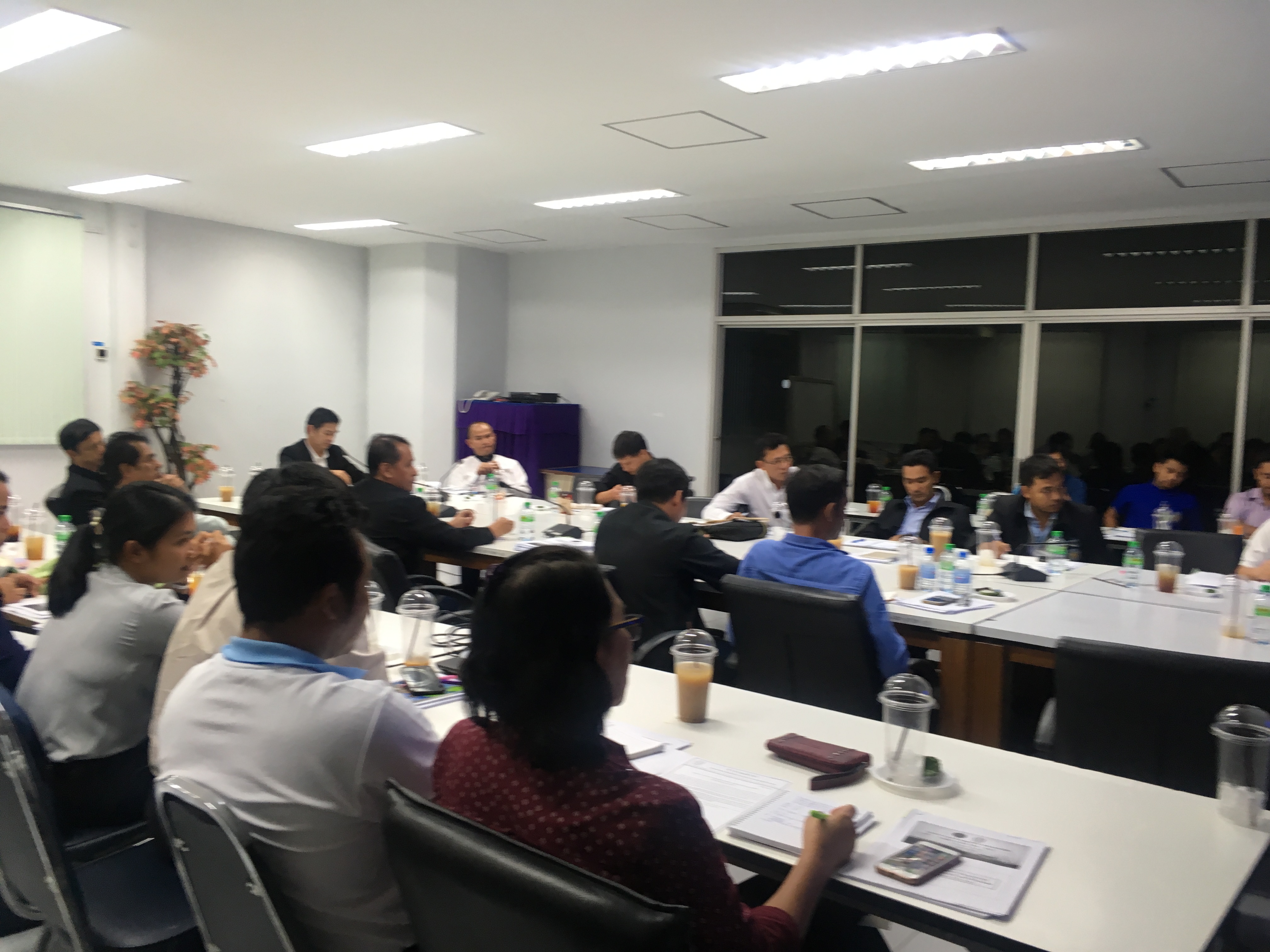 เข้าร่วมประชุมติดตามและเร่งรัดการปฏิบัติงานที่ได้รับมอบหมาย ของศูนย์ควบคุมการแจ้งเข้าออกเรือประมง ณ ห้องประชุมปลาลัง อาคารปลอดประสพ กรมประมง