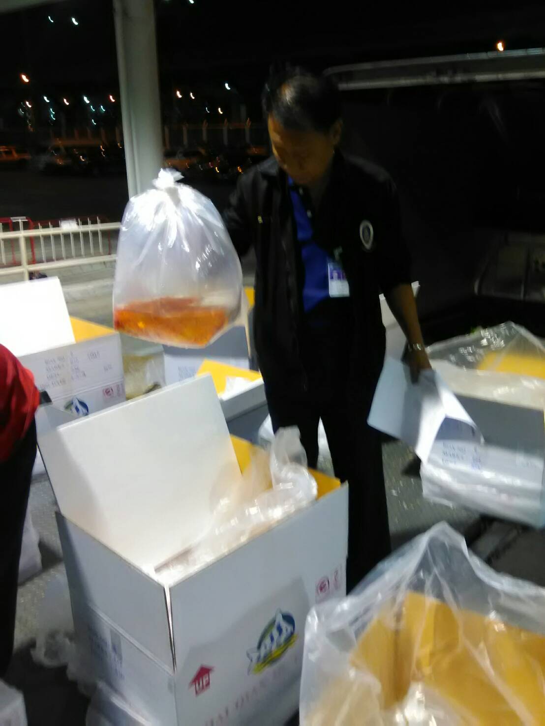 ด่านตรวจสัตว์นำ้ท่าอากาศยานดอนเมือง ตรวจสอบสินค้าสัตว์นำ้ส่งออก..คลิก