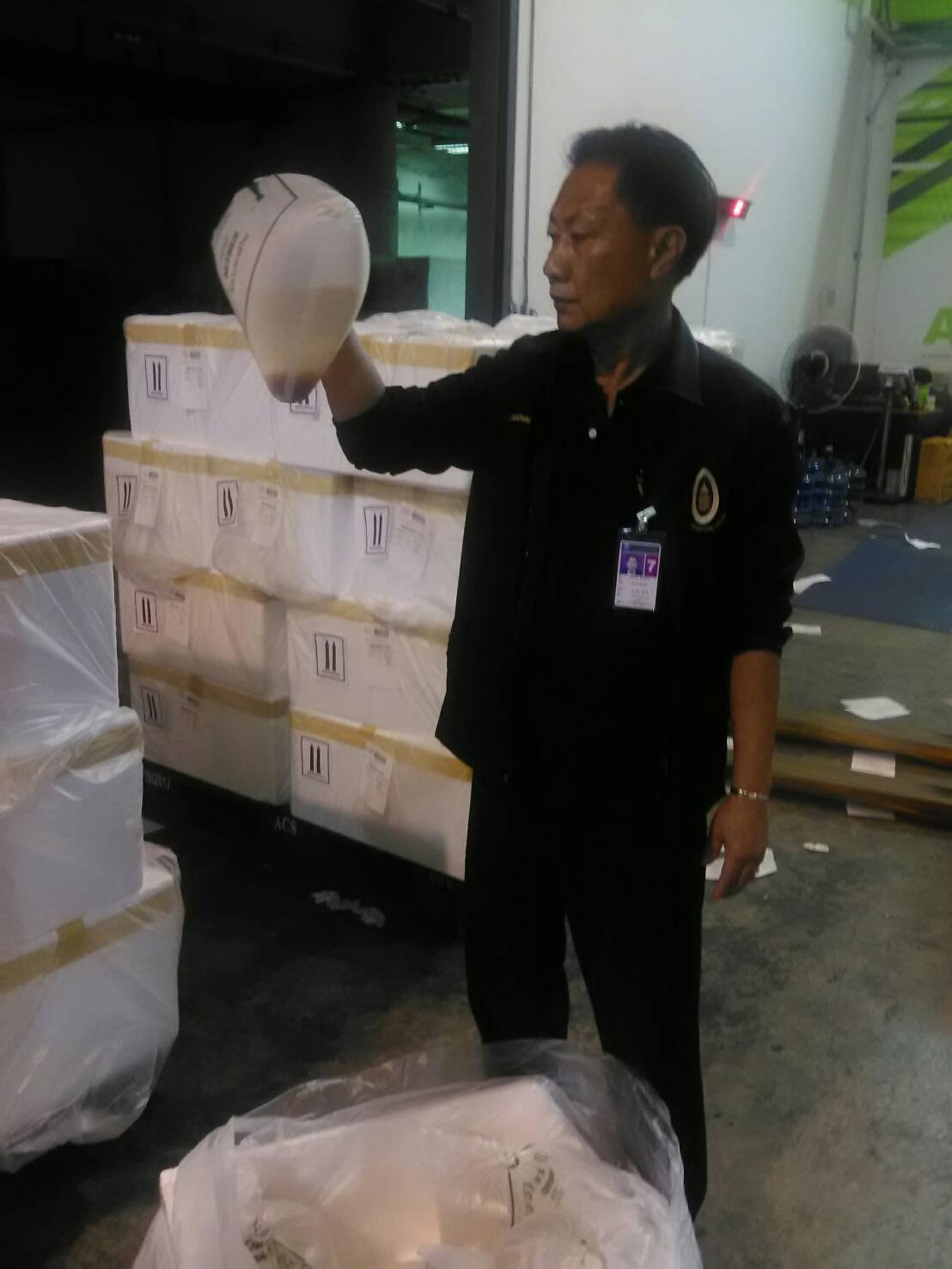 ด่านตรวจสัตว์นำ้ท่าอากาศยานดอนเมือง ตรวจสอบสินค้าสัตว์นำ้ส่งออก..คลิก