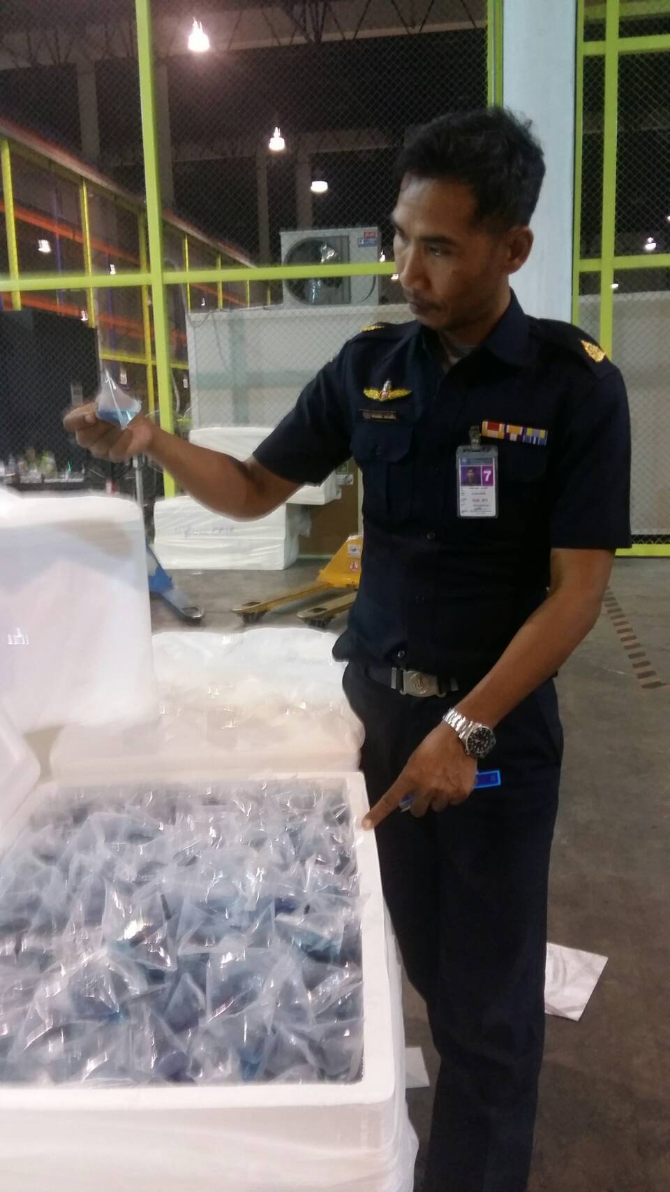ด่านตรวจสัตว์นำ้ท่าอากาศยานดอนเมือง ตรวจสอบสินค้าสัตว์นำ้ส่งออก..คลิก