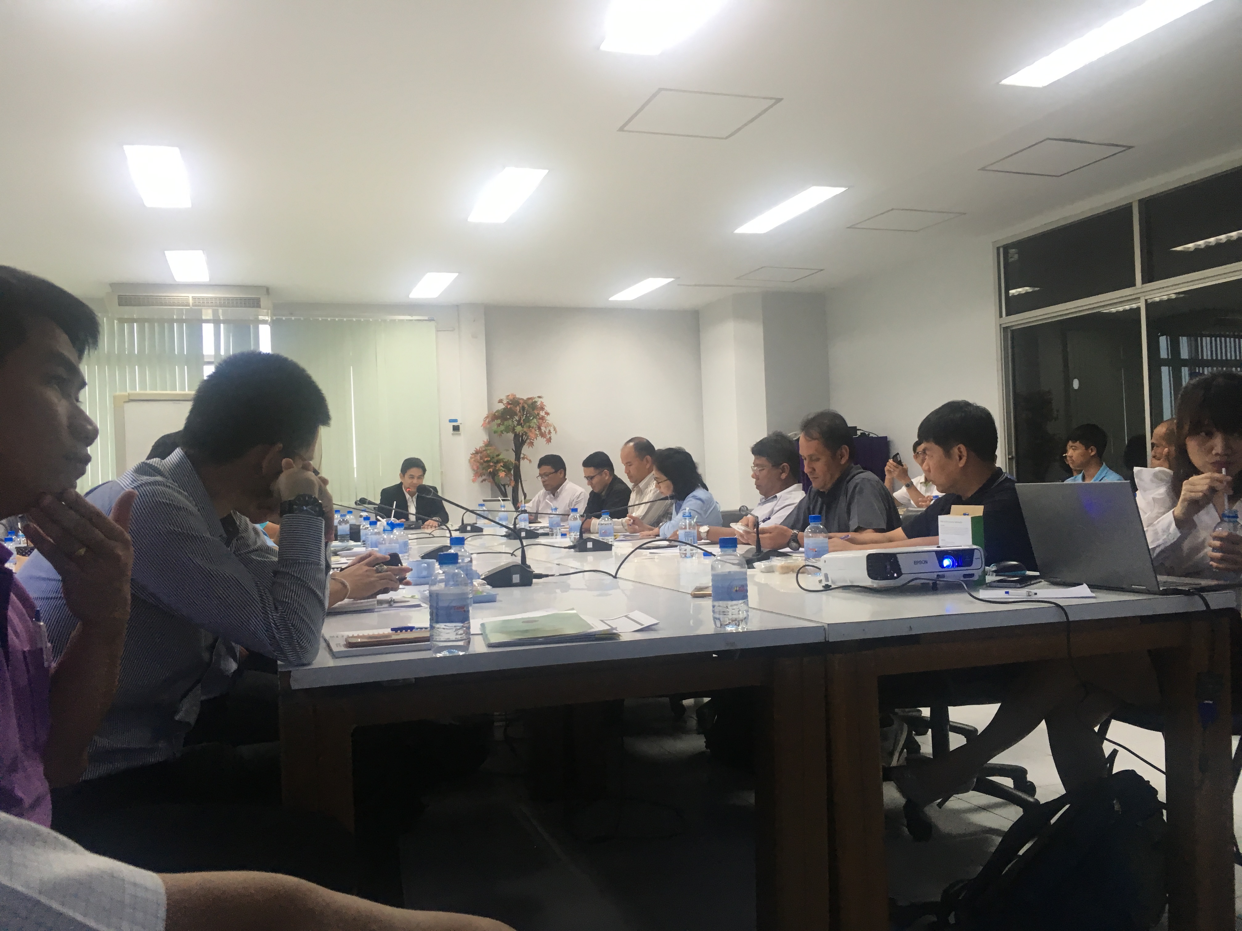 เข้าร่วมประชุมติดตามและเร่งรัดการปฏิบัติงานที่ได้รับมอบหมาย ของศูนย์ควบคุมการแจ้งเข้าออกเรือประมง ณ ห้องประชุมปลาลัง อาคารปลอดประสพ กรมประมง