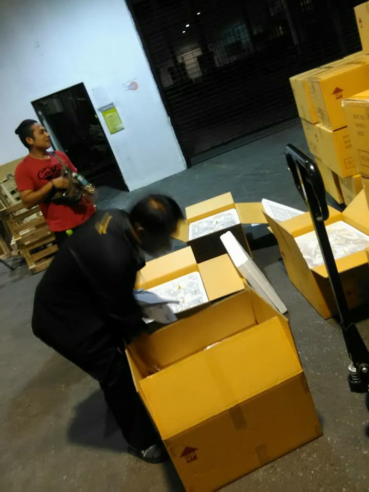ด่านตรวจสัตว์นำ้ท่าอากาศยานดอนเมือง ตรวจสอบสินค้าสัตว์นำ้ส่งออก..คลิก