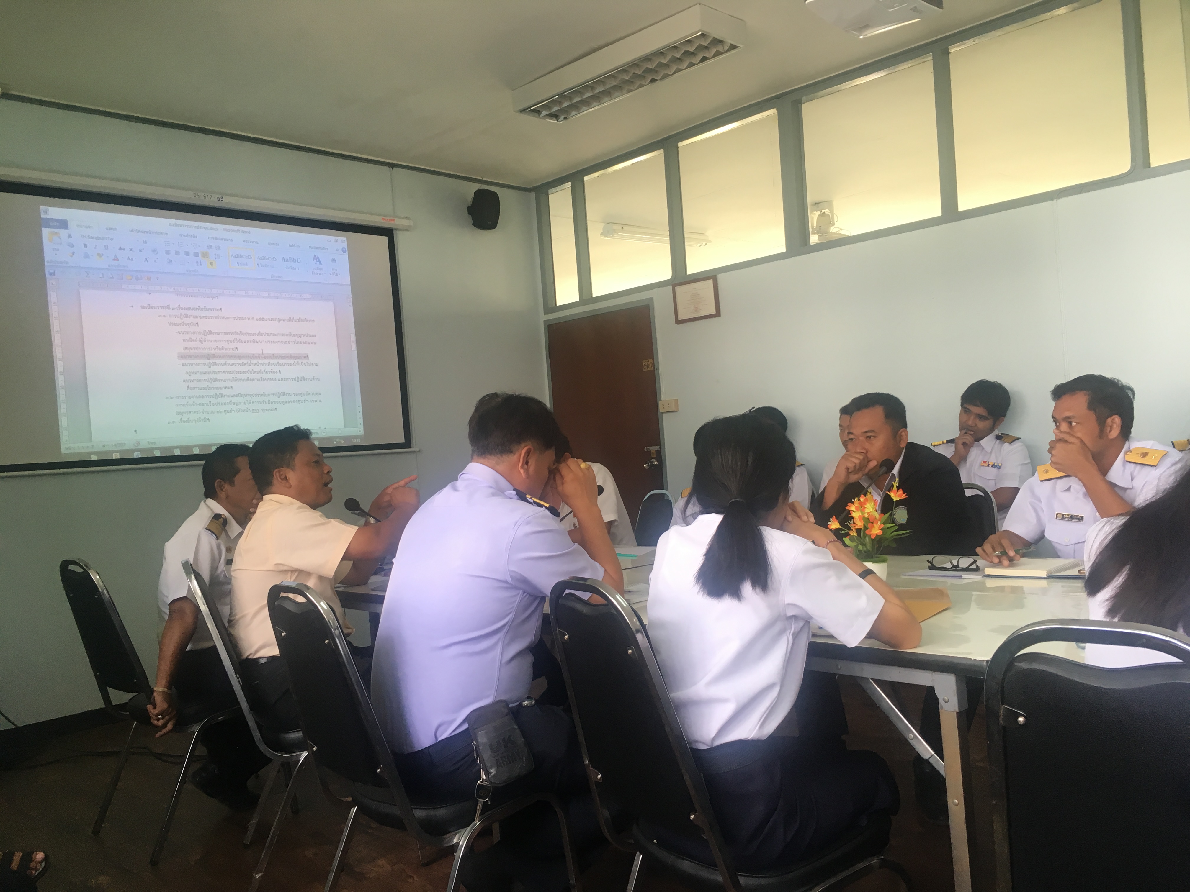 เข้าร่วมการประชุมเชิงปฏิบัติบัติการ เพื่อทำความเข้าใจในการตรวจเครื่องประมง ตามการขออนุญาตทำการประมงพาณิชย์รอบปี 2561 ณ สะพานปลาและท่าเทียบเรือประมงองค์การสะพานปลา จังหวัดสมุทรสาคร..คลิก