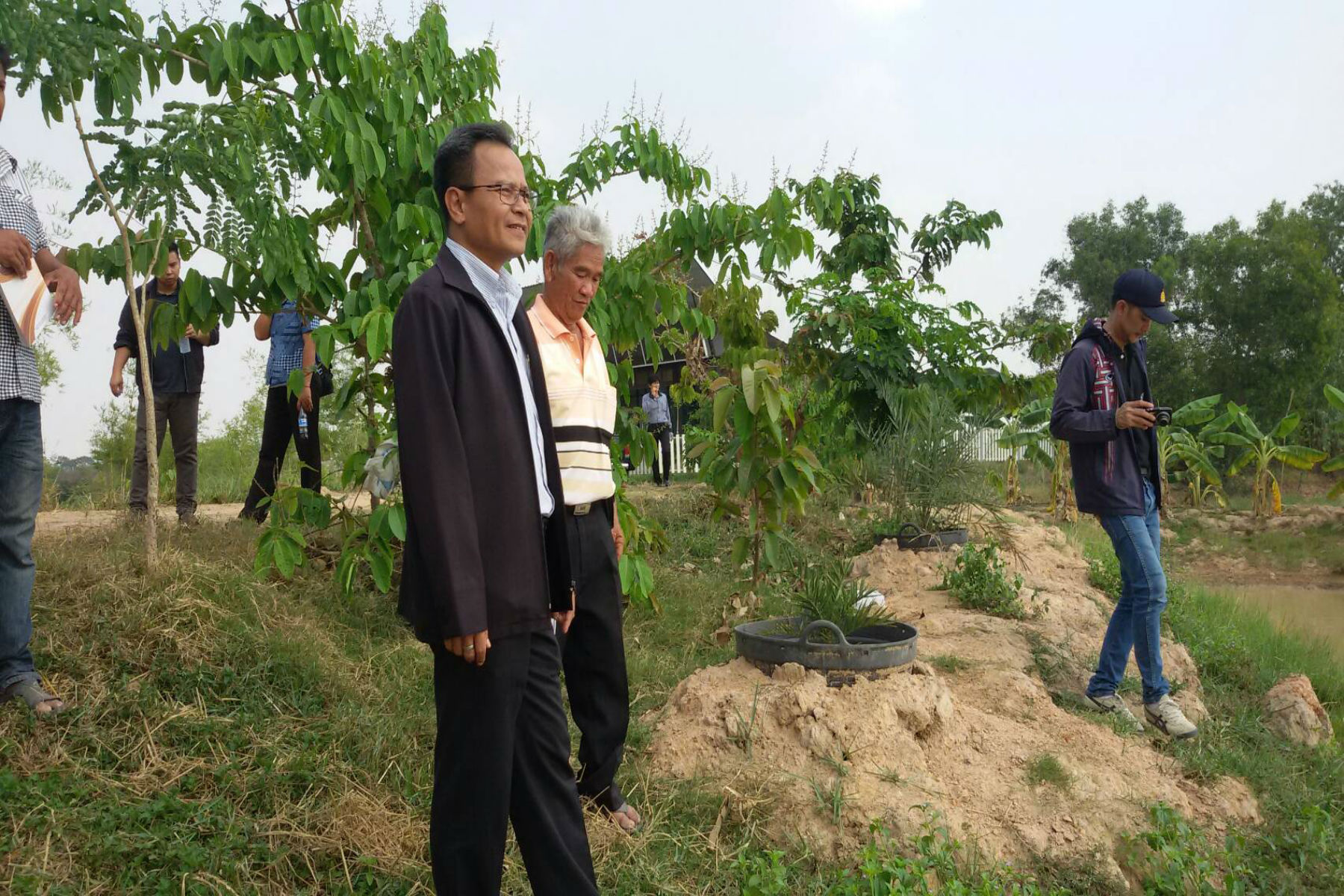 ประมงจังหวัดศรีสะเกษ (นายศุภกิตติ์  ใสกระจ่าง) และเจ้าหน้าโครงการอันเนื่องมาจากพระราชดำริและกิจกรรมพิเศษ จำนวน  5 ท่าน เดินทางไปศึกษาข้อมูลการเลี้ยงปลาตะเพียนขาวและ การแปรรูปปลาตะเพียนขาว..คลิก