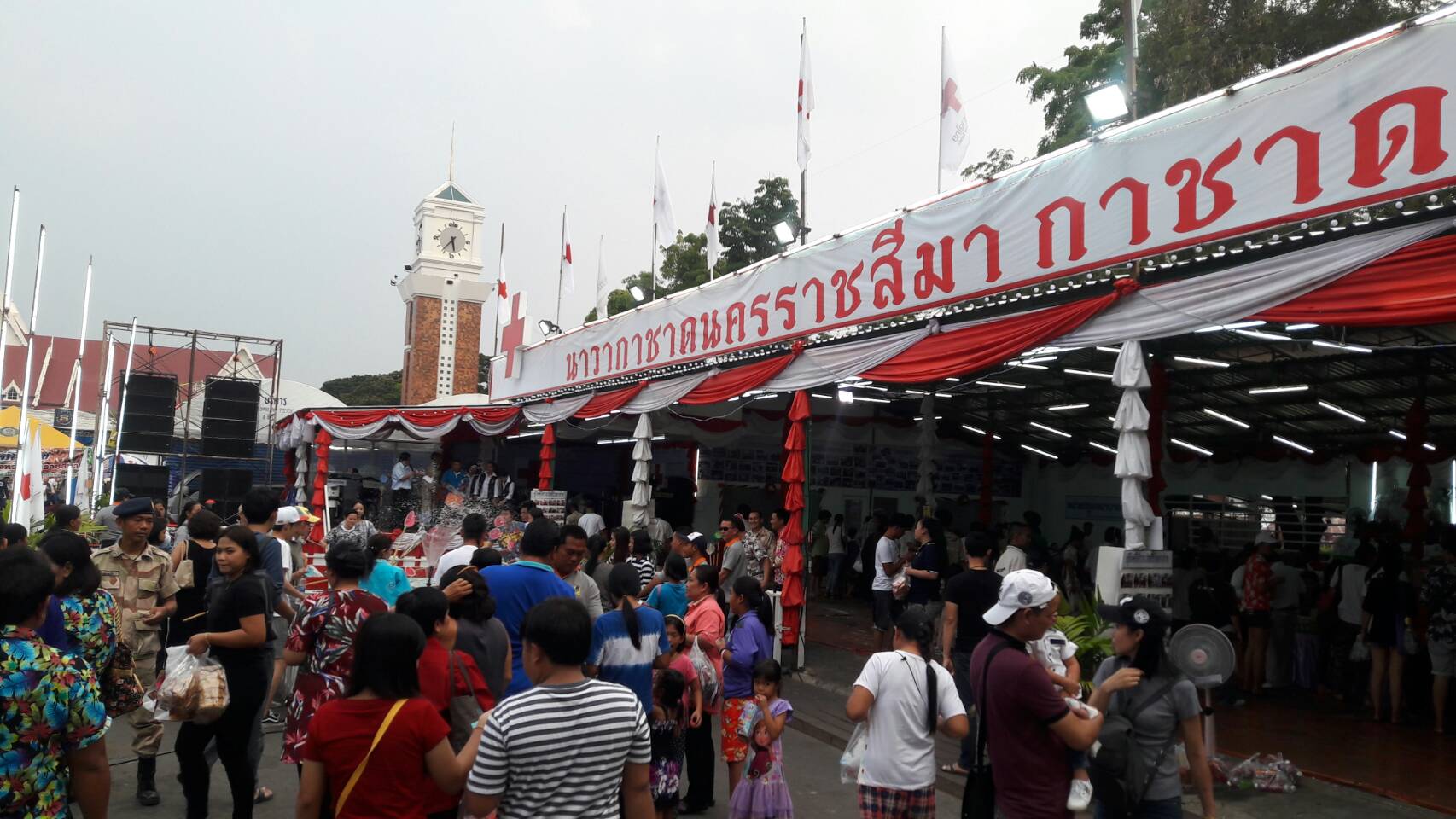 สำนักงานประมงจังหวัดนครราชสีมาร่วมจำหน่ายบัตรนาวากาชาดนครราชสีมา..คลิก