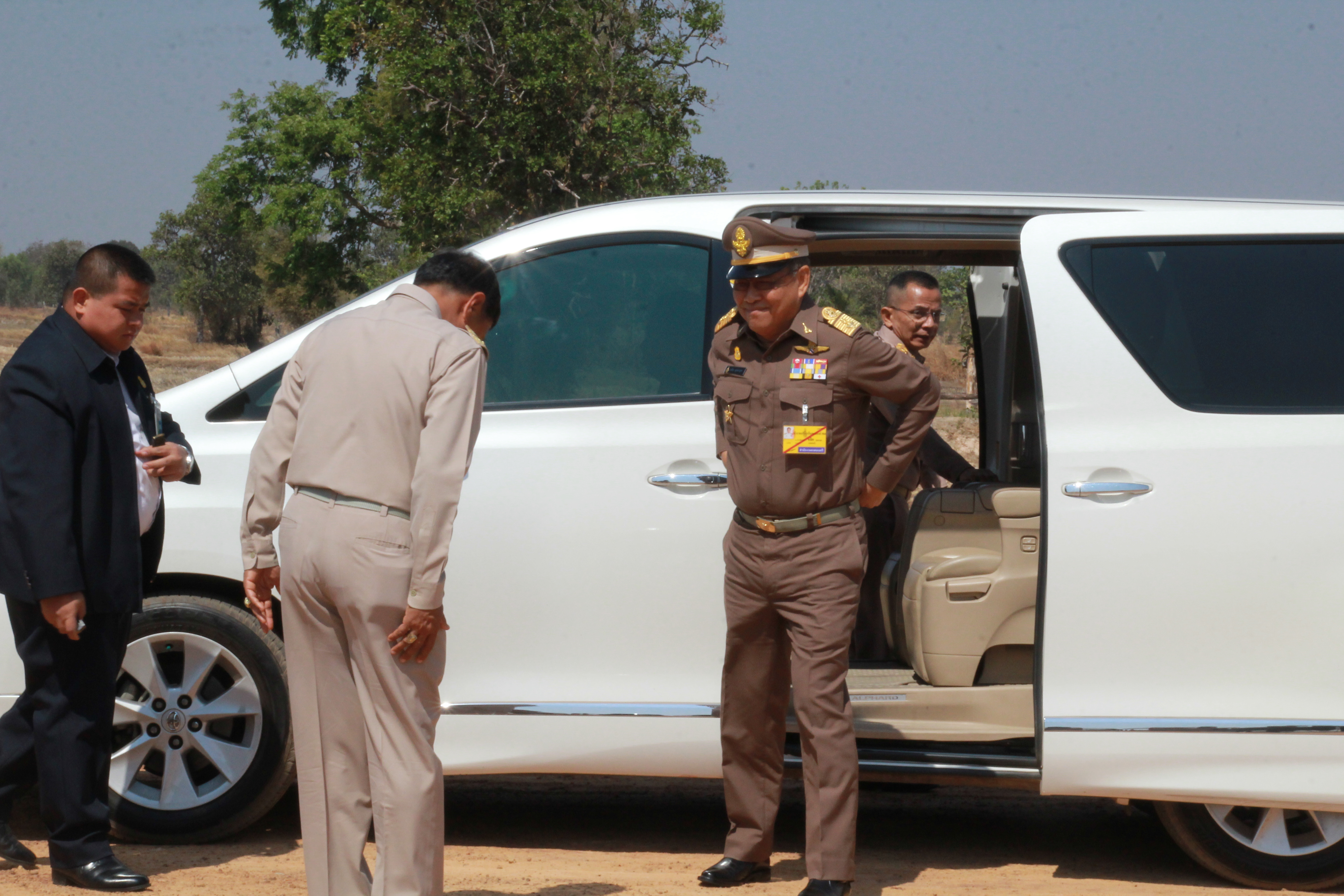 วันที่ 14 กุมภาพันธ์ 2561 พลอากาศเอก ชลิต พุกผาสุข องคมนตรี..คลิก