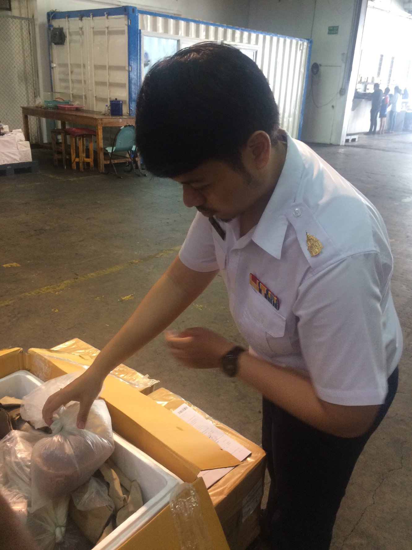 ด่านตรวจสัตว์นำ้ท่าอากาศยานดอนเมือง ตรวจสอบสินค้าสัตว์นำ้ส่งออก..คลิก