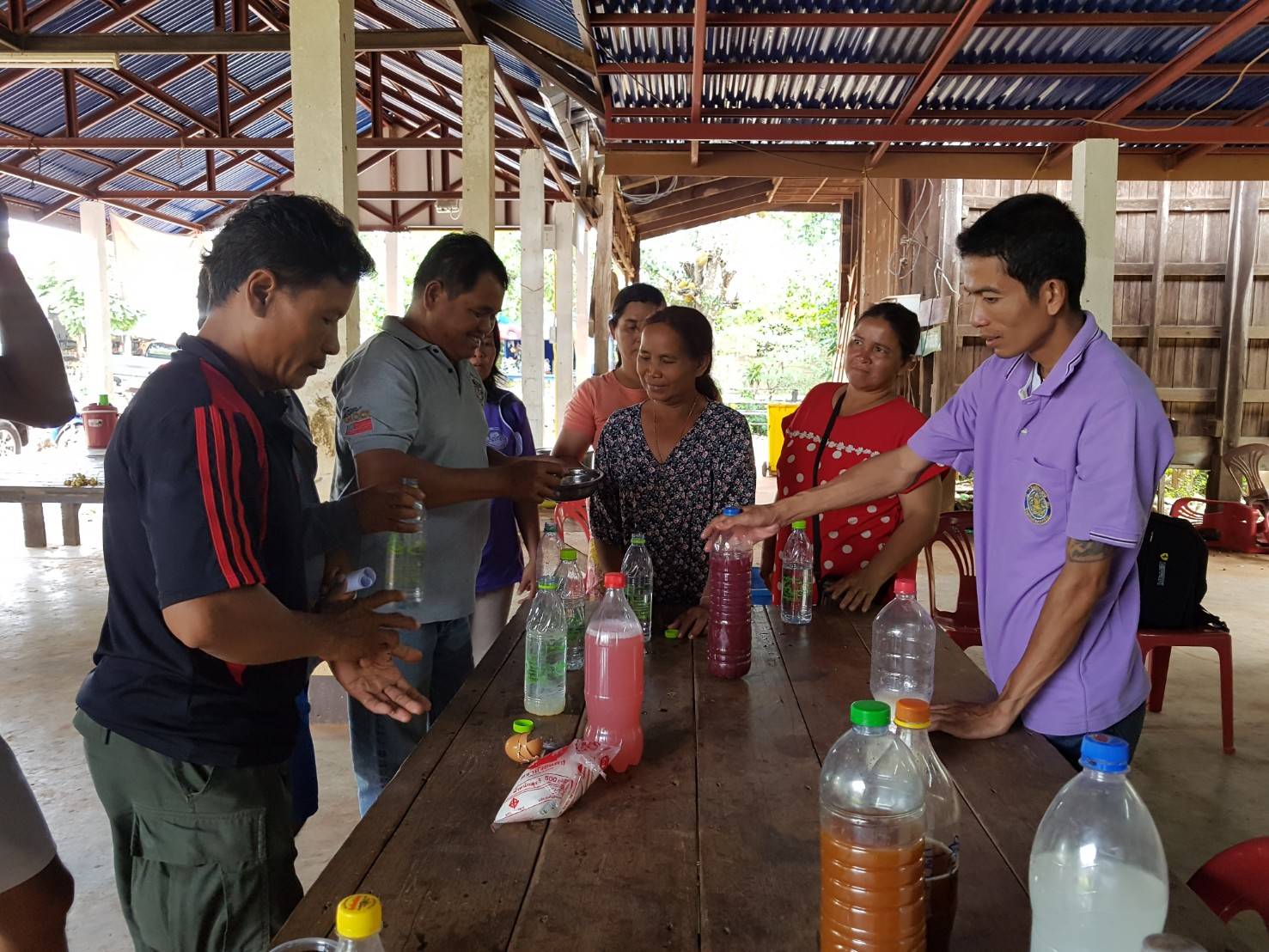 ถ่ายทอดองค์ความรู้ เรื่อง วิธีการเตรียมจุลินทรีย์ PSB (จุลินทรีย์สังเคราะห์แสง) จำนวน 14 ราย..คลิก