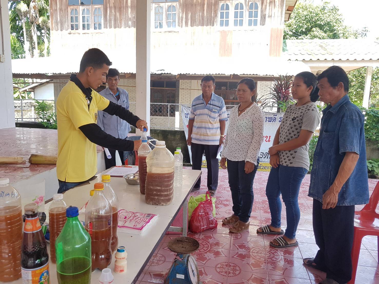 ถ่ายทอดองค์ความรู้ เรื่อง วิธีการเตรียมจุลินทรีย์ PSB (จุลินทรีย์สังเคราะห์แสง) จำนวน 14 ราย..คลิก