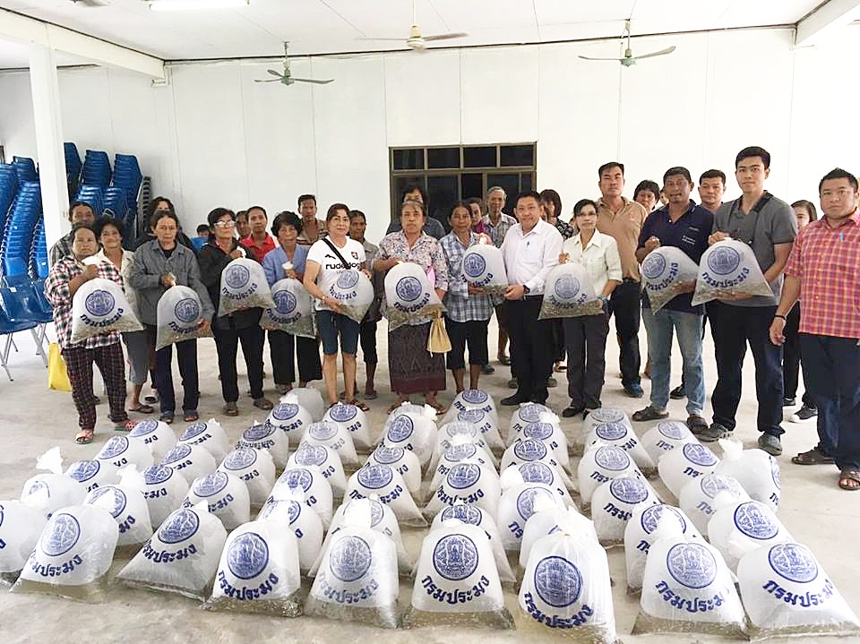 มอบพันธุ์สัตว์น้ำโครงการเกษตรทฤษฎีใหม่และโครงการส่งเสริมเกษตรเชิงรุกด้านการประมง