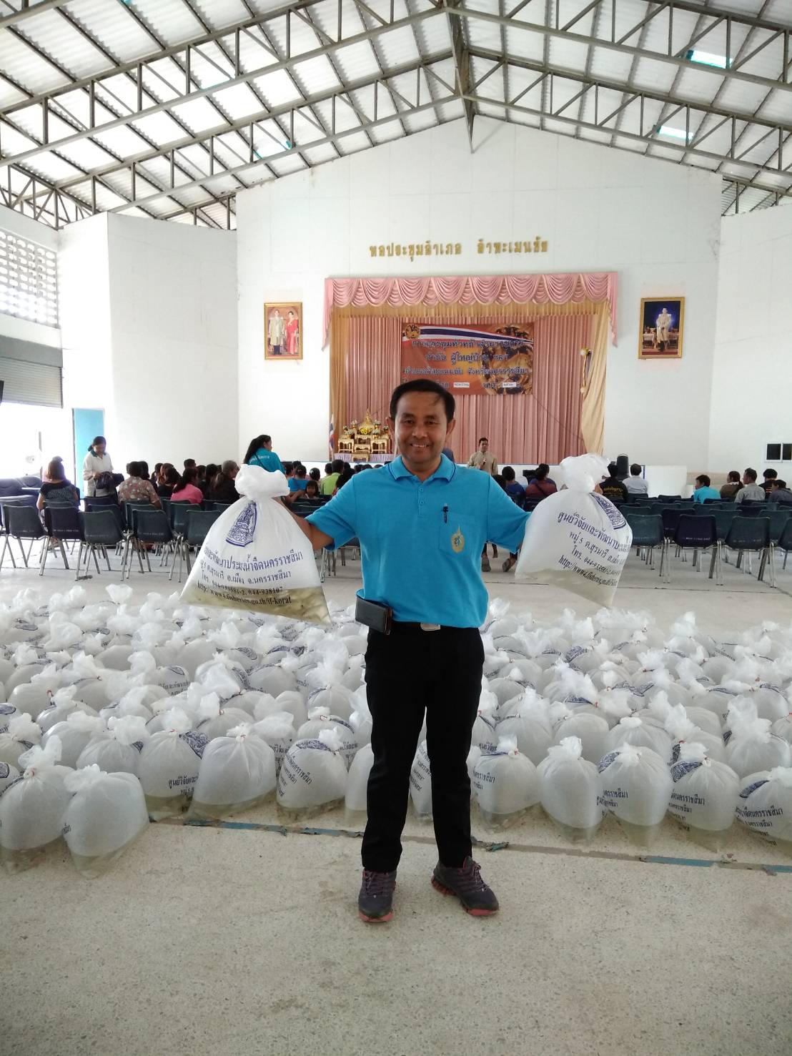 มอบพันธ์ุปลาแก่เกษตรกรโครงการ 5 ประสาน สืบสานเกษตรทฤษฎีใหม่ ถวายในหลวง อำเภอลำทะเมนชัย..คลิก
