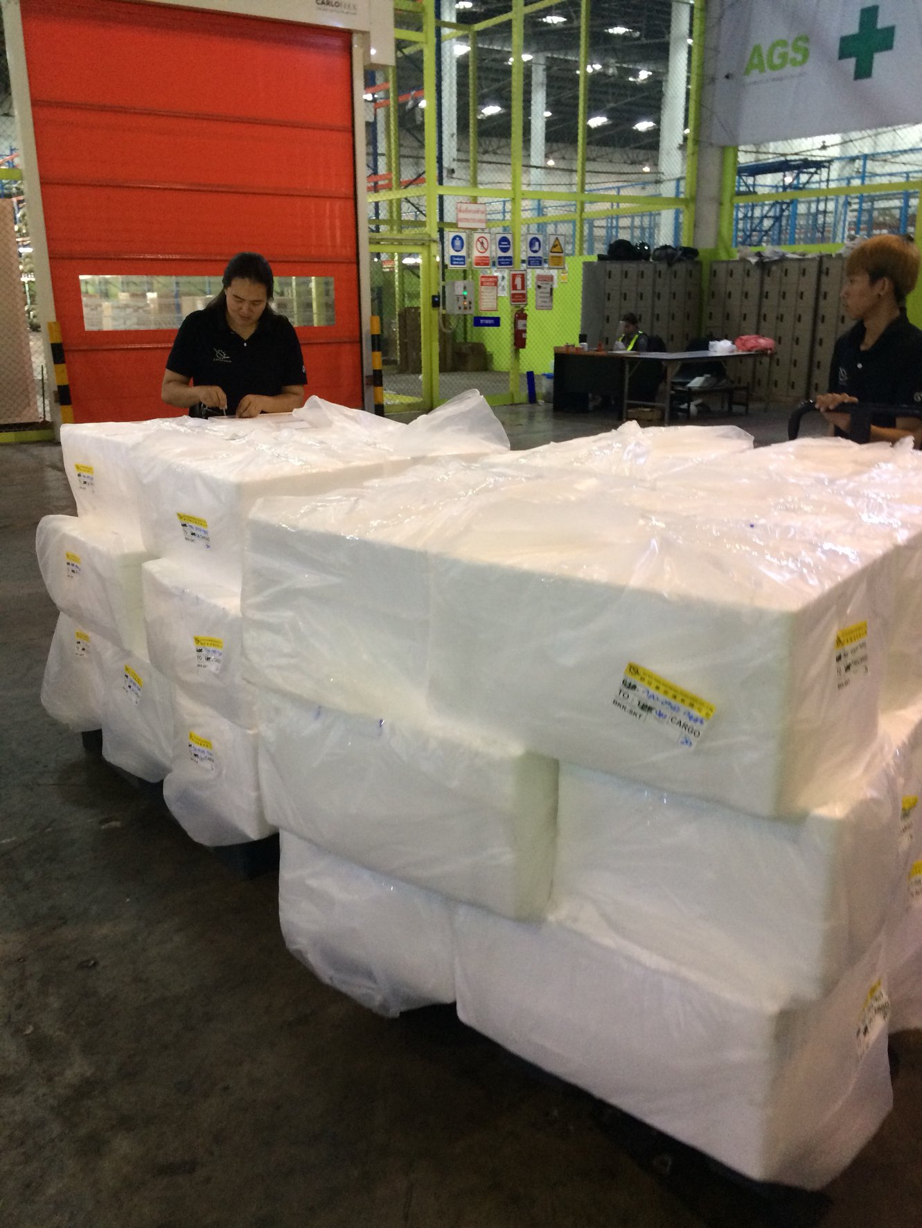 ด่านตรวจสัตว์นำ้ท่าอากาศยานดอนเมือง ตรวจสอบสินค้าสัตว์นำ้ส่งออก..คลิก