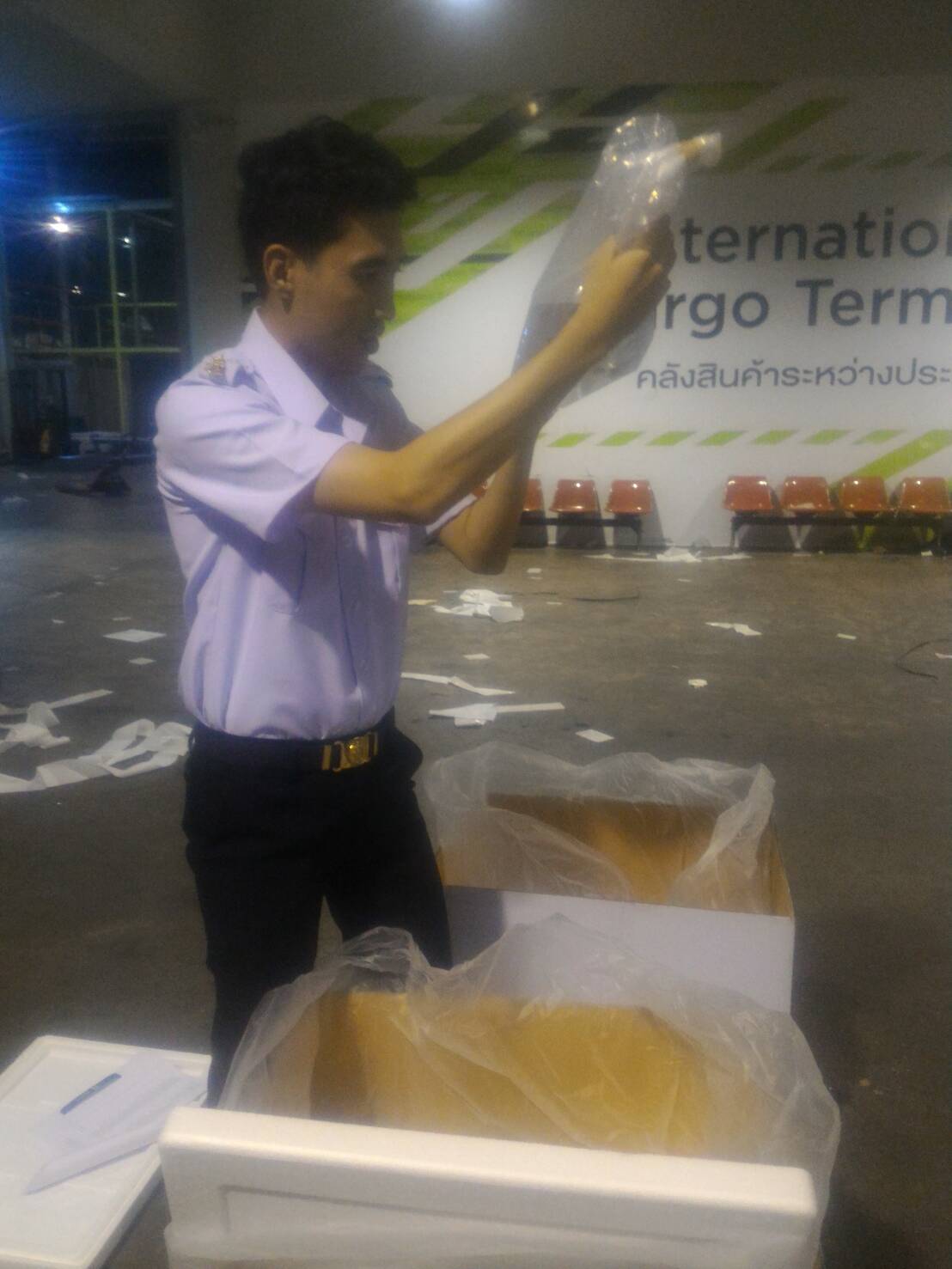 ด่านตรวจสัตว์นำ้ท่าอากาศยานดอนเมือง ตรวจสอบสินค้าสัตว์นำ้ส่งออก..คลิก