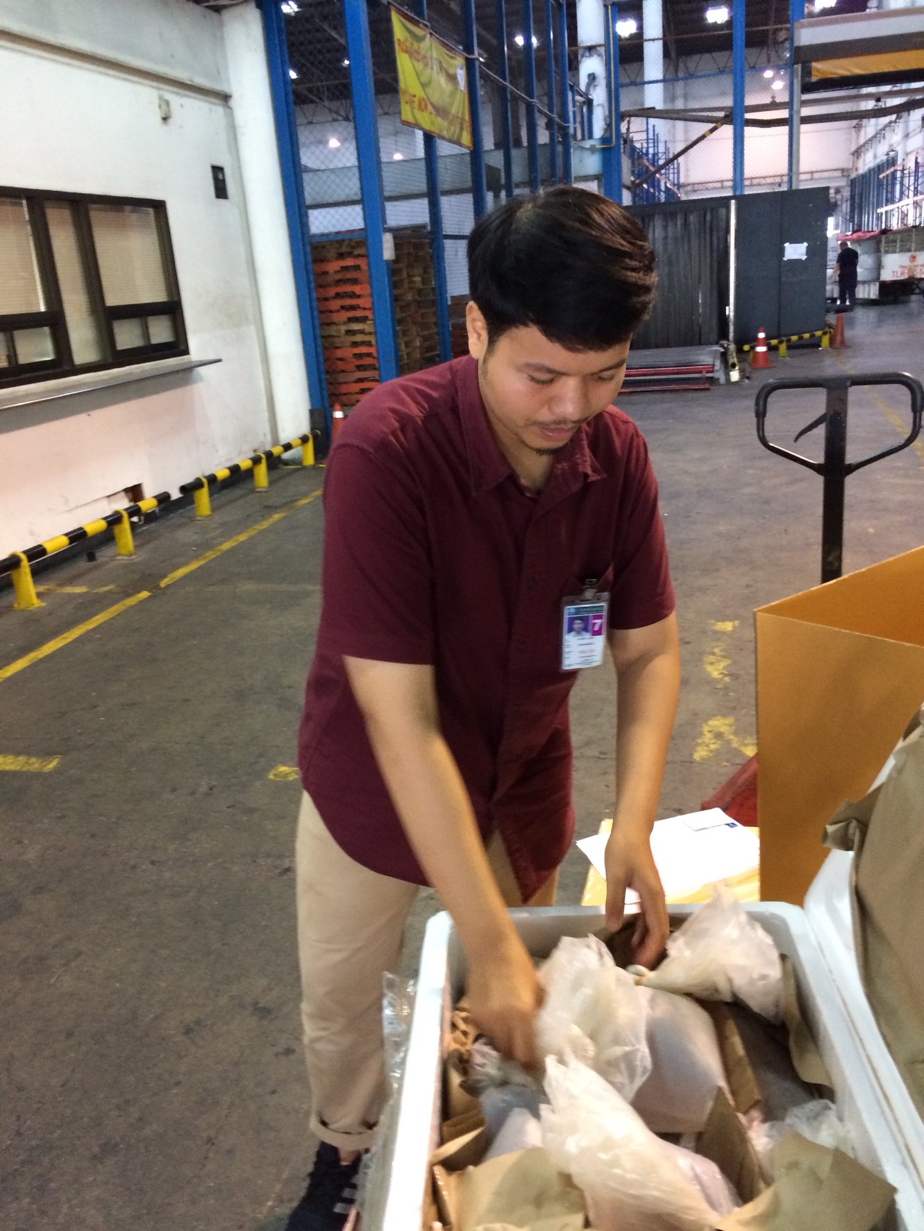 ด่านตรวจสัตว์นำ้ท่าอากาศยานดอนเมือง ตรวจสอบสินค้าสัตว์นำ้ส่งออก..คลิก