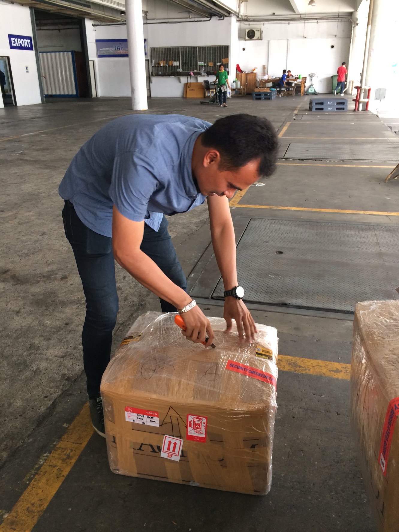 ด่านตรวจสัตว์นำ้ท่าอากาศยานดอนเมือง ตรวจสอบสินค้าสัตว์นำ้นำเข้า..คลิก