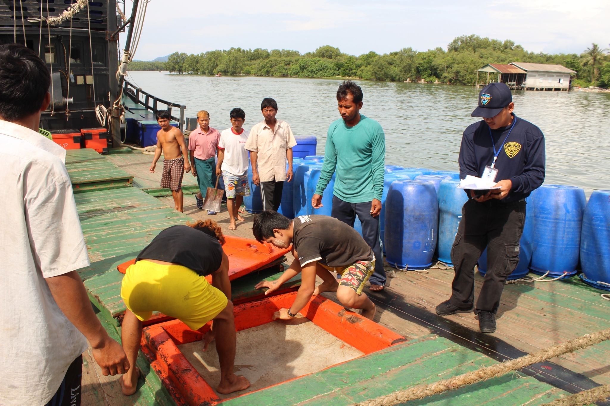 ตรวจสอบเรือและสินค้านำเข้าจากประเทศ MYANMAR