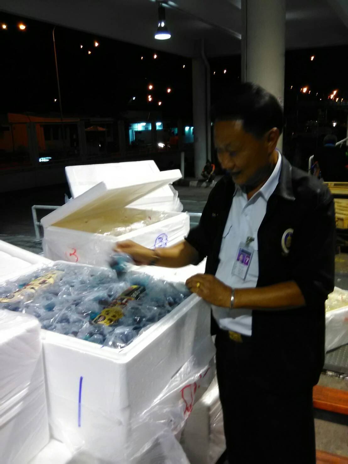 ด่านตรวจสัตว์นำ้ท่าอากาศยานดอนเมือง ตรวจสอบสินค้าสัตว์นำ้ส่งออก..คลิก