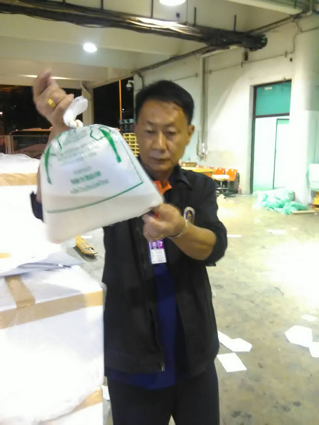 ด่านตรวจสัตว์นำ้ท่าอากาศยานดอนเมือง ตรวจสอบสินค้าสัตว์นำ้ส่งออก..คลิก