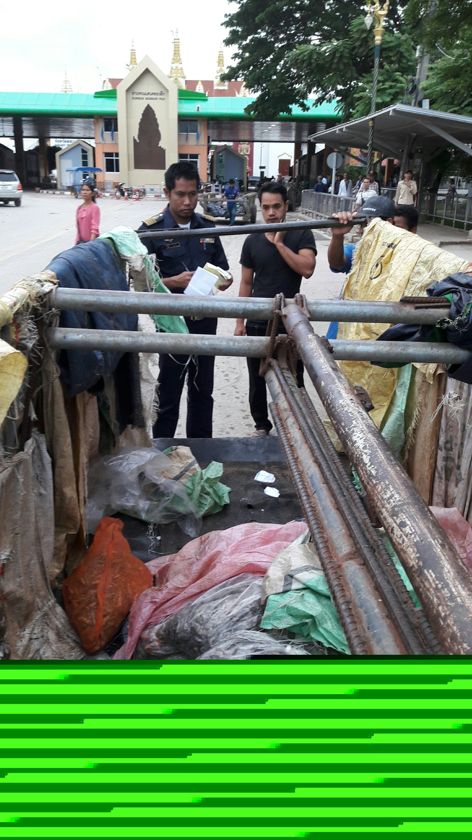 ตรวจสินค้าประมงที่นำเข้า ส่งออก ทางด่านพรมแดนถาวรคลองลึก..คลิก