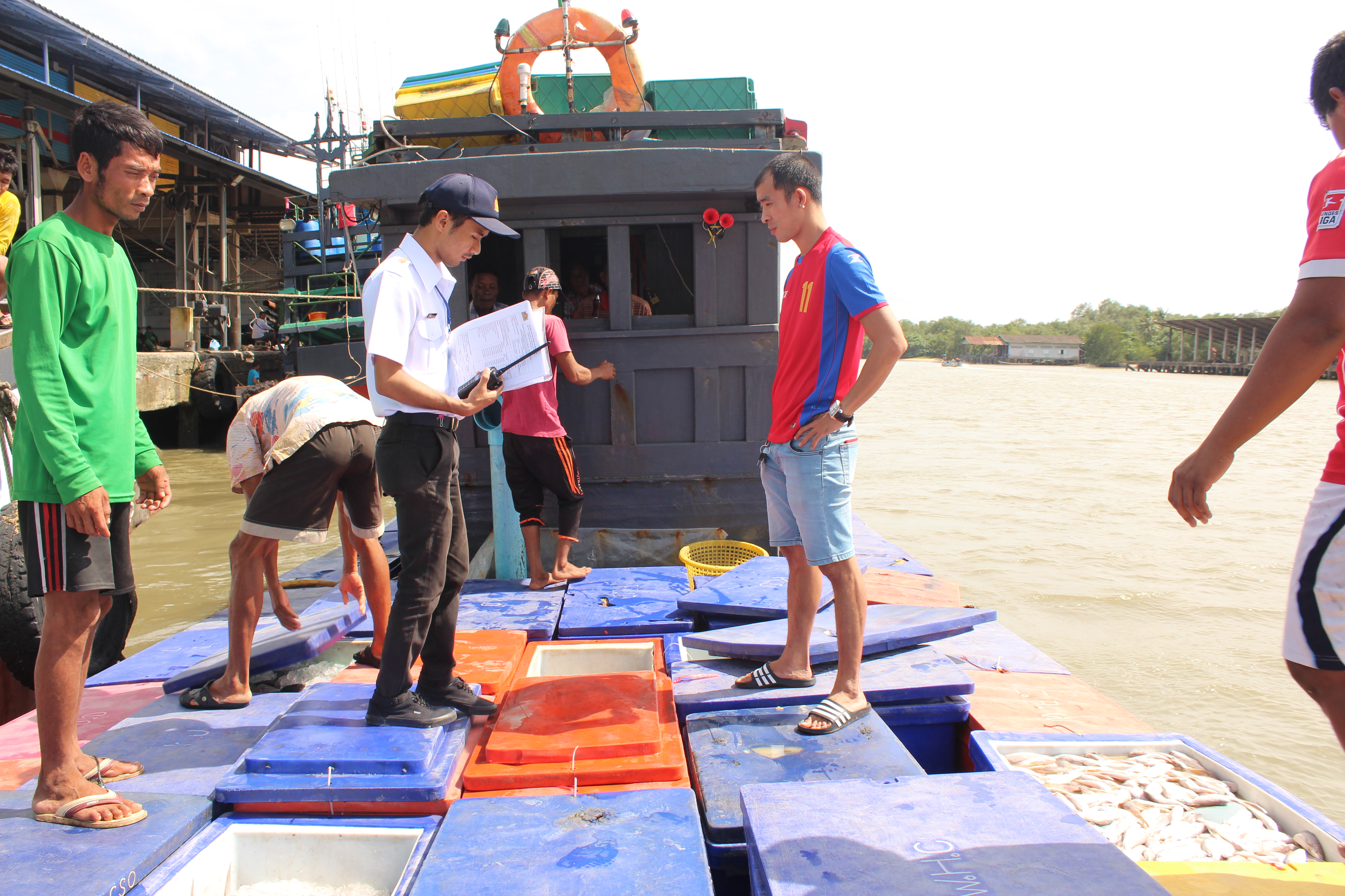 ตรวจสอบเรือและสินค้านำเข้าจากประเทศ MYANMAR