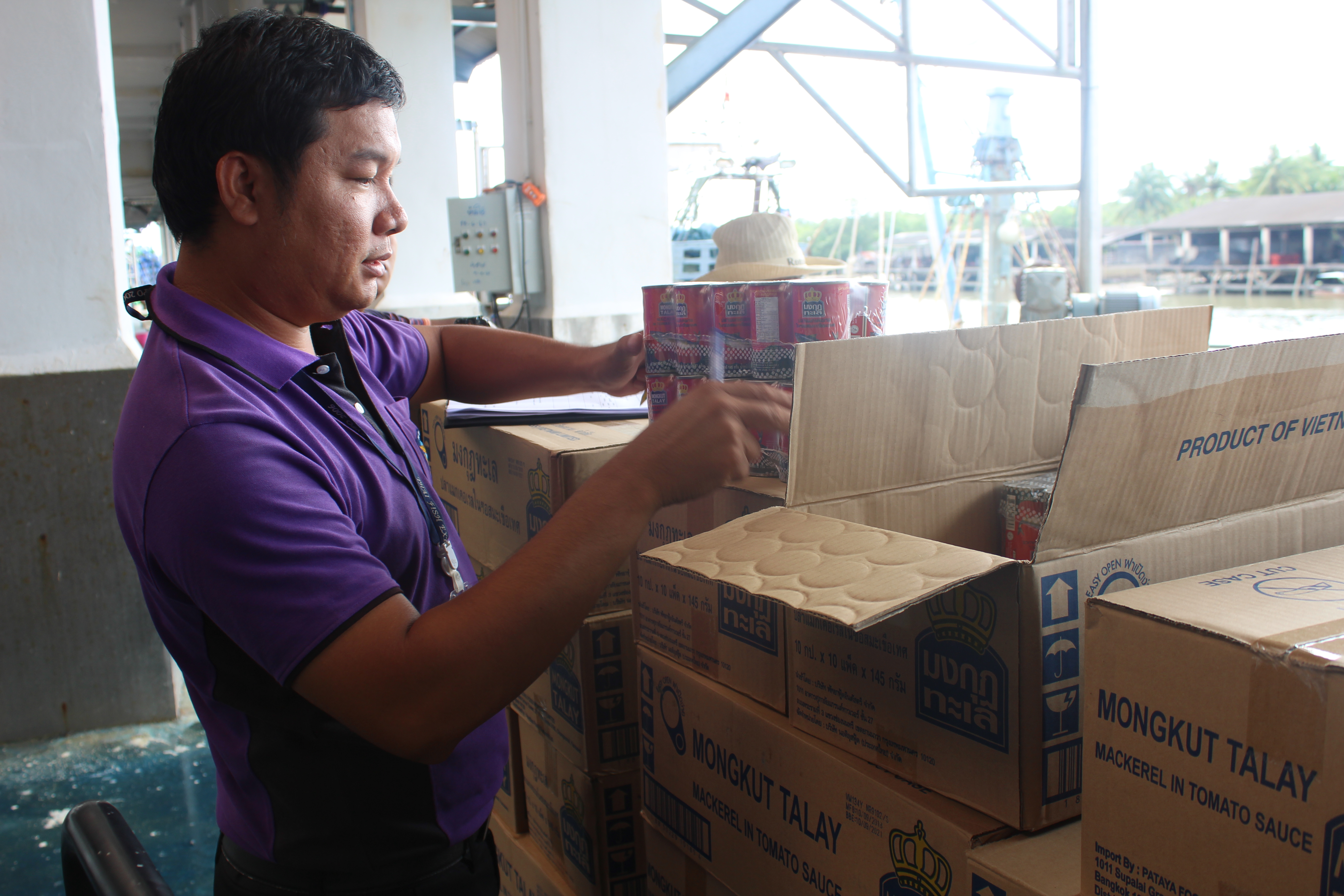 ตรวจสอบผลิตภัณฑ์สัตว์น้ำส่งออกไปยังประเทศเมียนมา